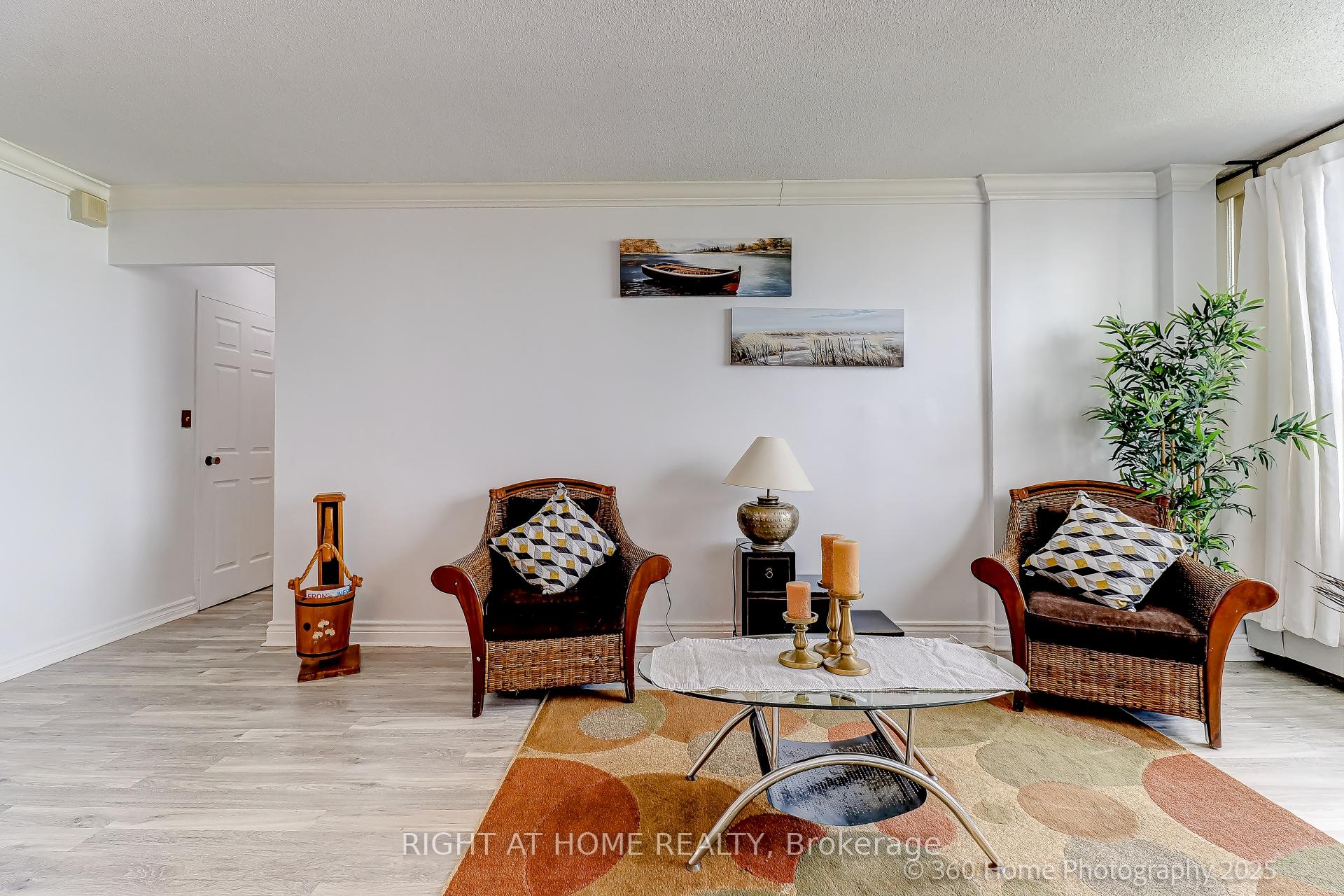 Photo 5 of Unit 1709, 60 Pavane Link Way, Toronto, Flemingdon Park — HOMEH