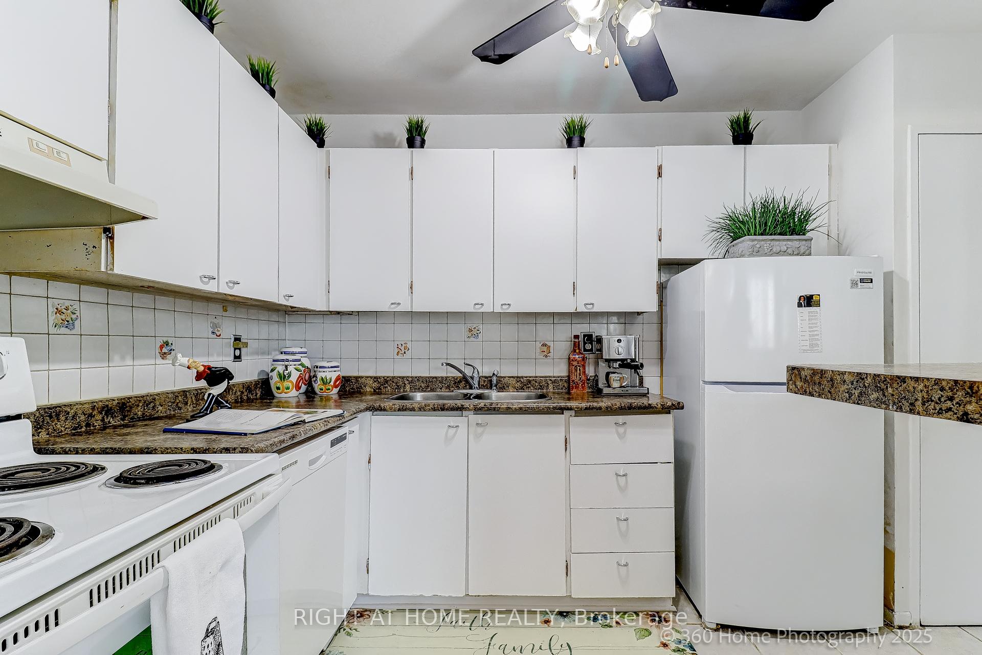 Photo 9 of Unit 1709, 60 Pavane Link Way, Toronto, Flemingdon Park — HOMEH