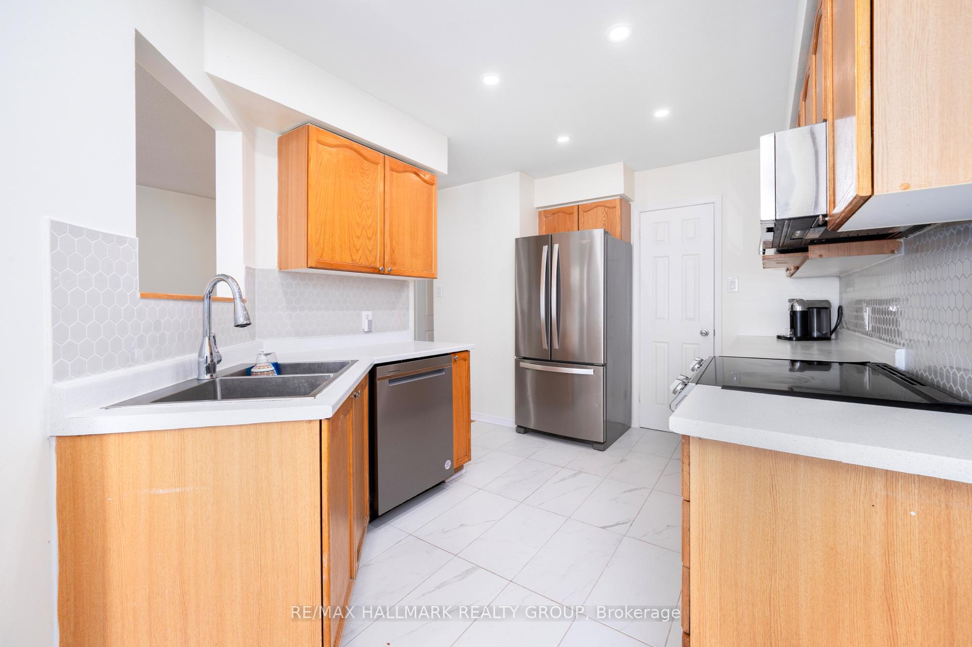 Photo 9 of 73 Palmadeo Drive, Ottawa, Barrhaven - Longfields — HOMEH