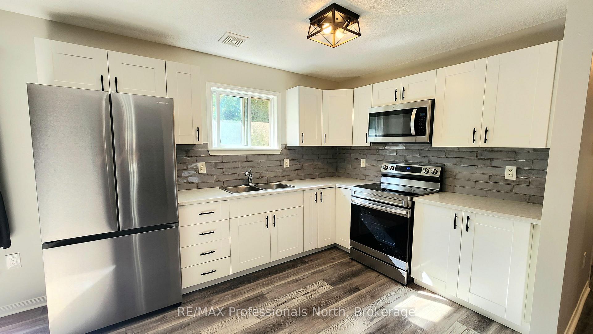 Photo 2 of Unit 33, 200 Pine Street, Bracebridge, Macaulay — HOMEH
