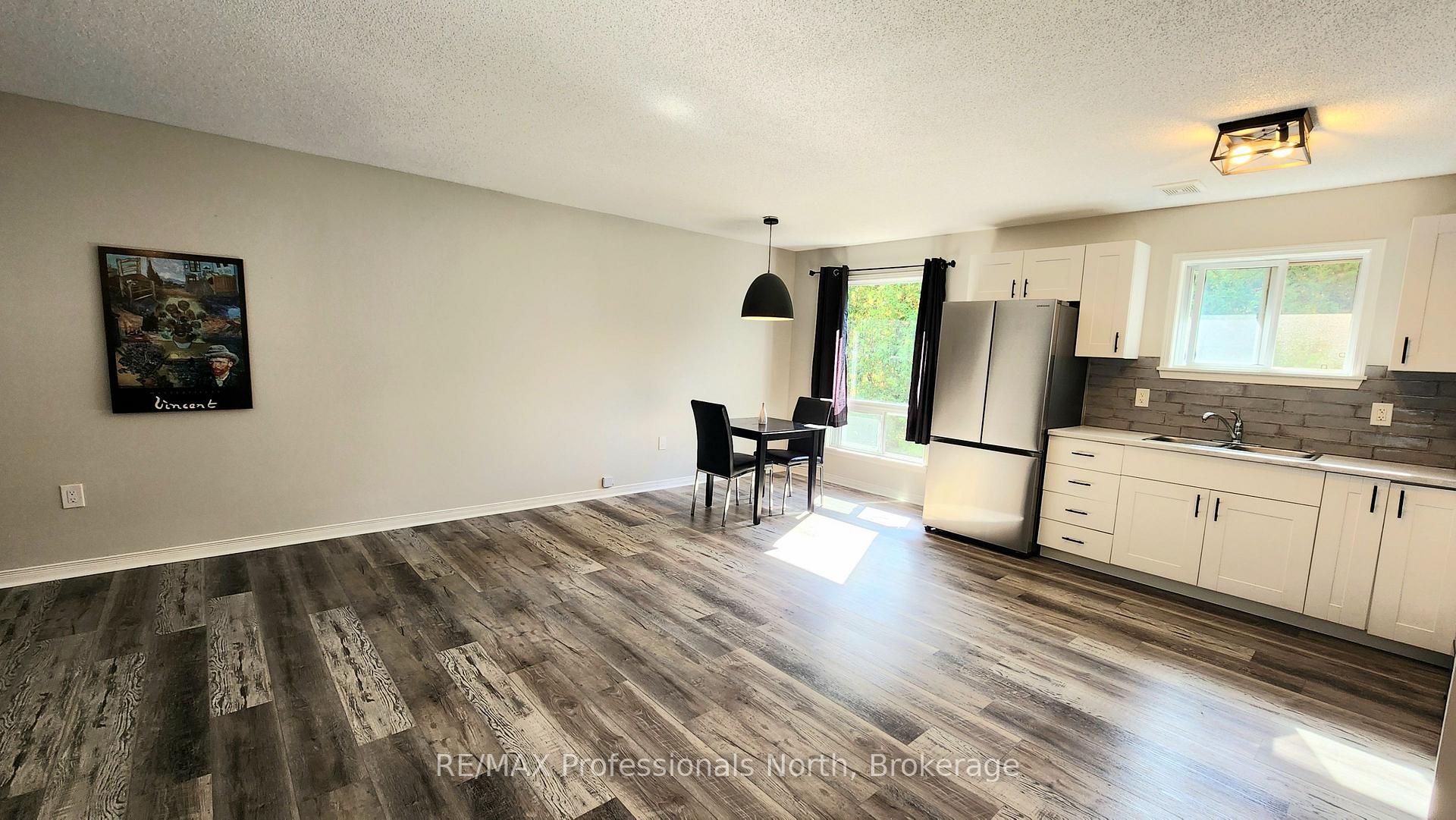 Photo 5 of Unit 33, 200 Pine Street, Bracebridge, Macaulay — HOMEH
