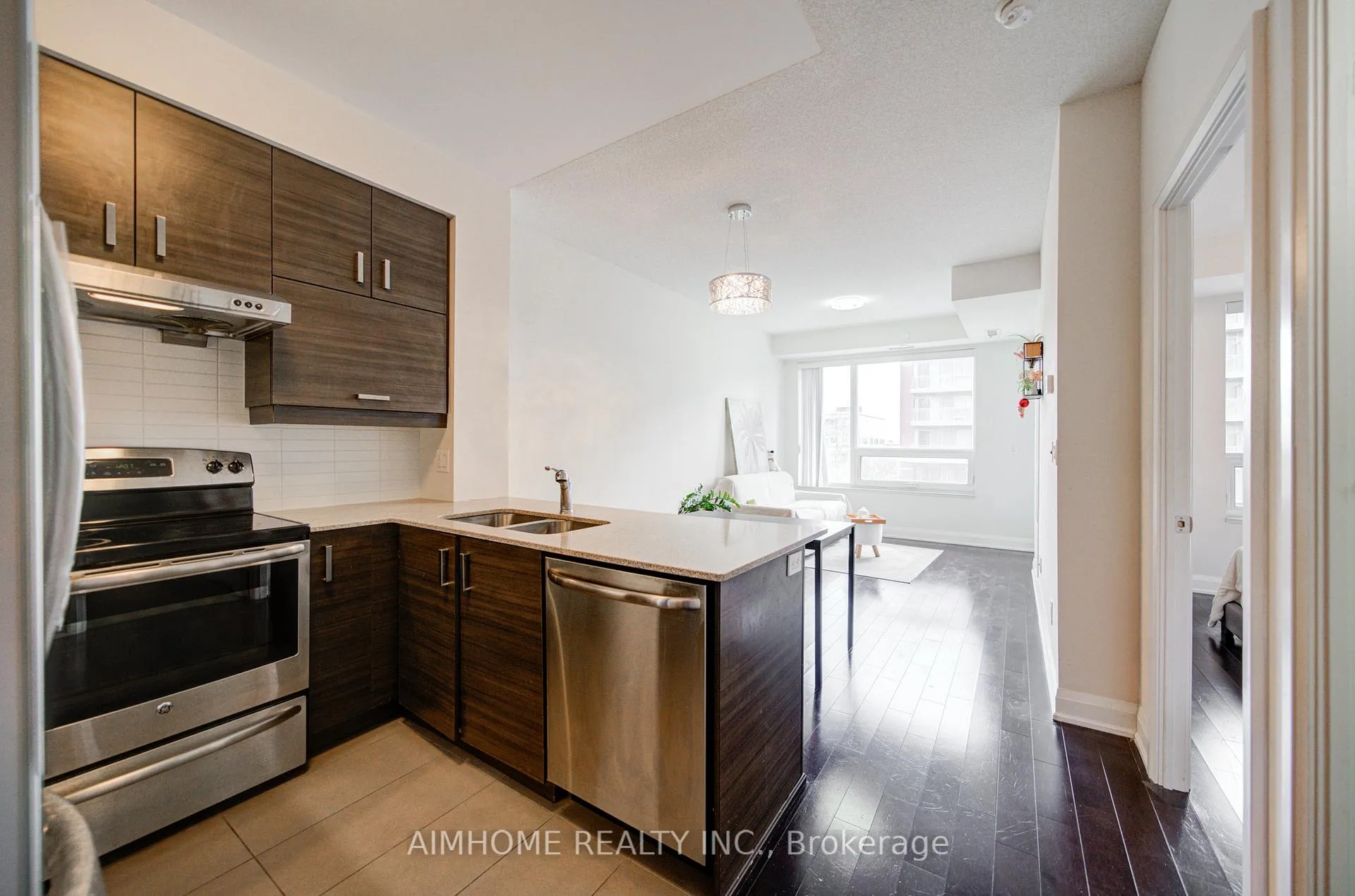 Photo 11 of Unit 318, 1 Uptown Drive, Markham, Unionville — HOMEH