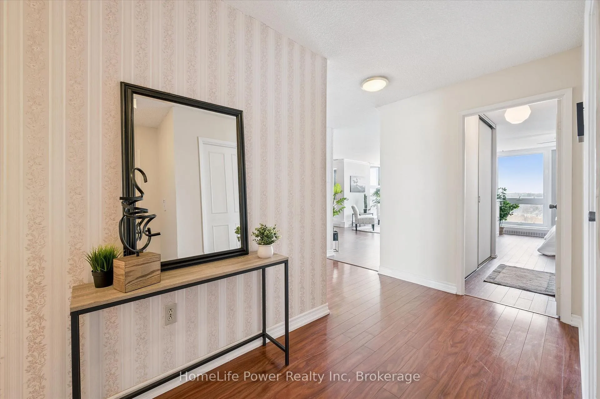 Photo 4 of Unit 711, 19 Woodlawn Road E, Guelph, Riverside Park — HOMEH