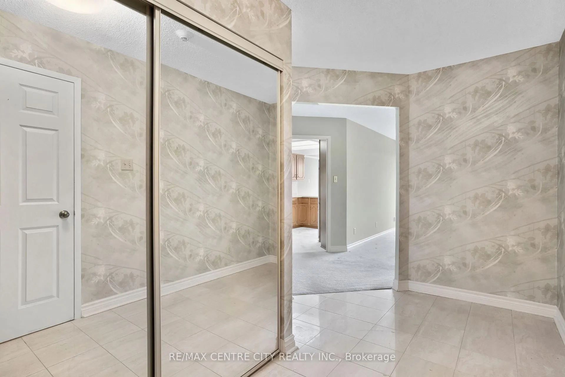 Photo 7 of Unit 808, 4 Willow Street, Waterloo — HOMEH