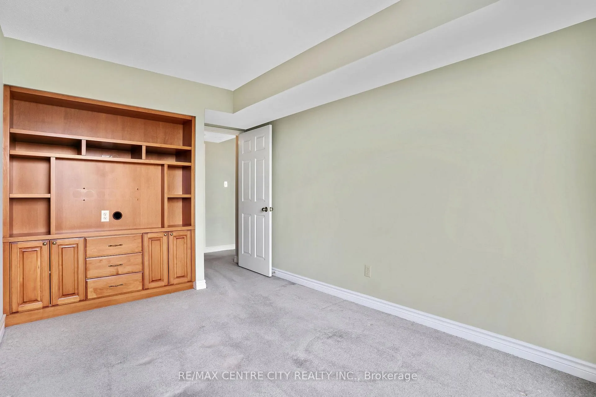Photo 23 of Unit 808, 4 Willow Street, Waterloo — HOMEH