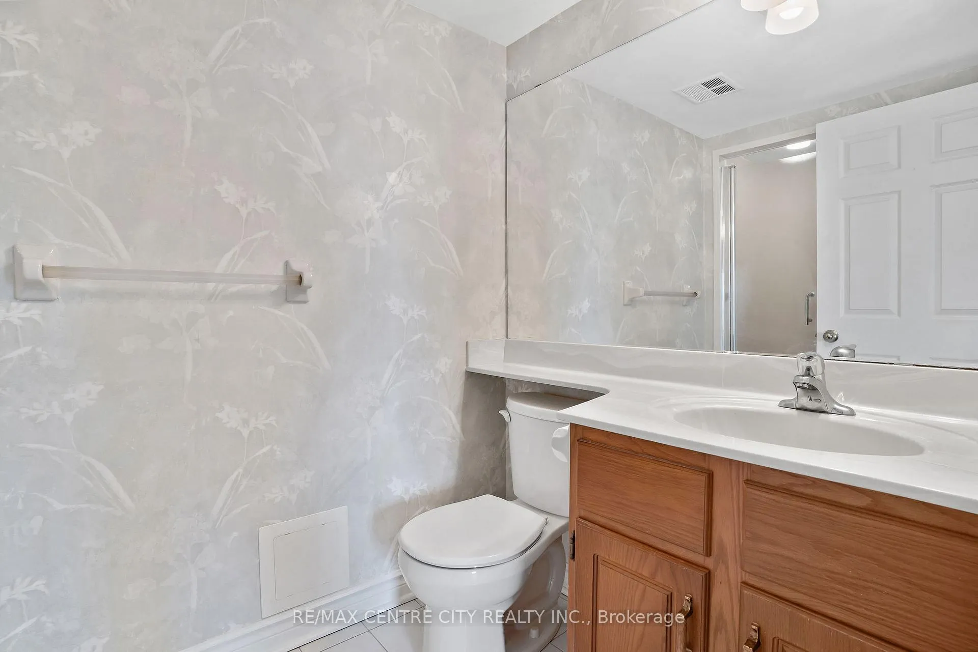 Photo 24 of Unit 808, 4 Willow Street, Waterloo — HOMEH