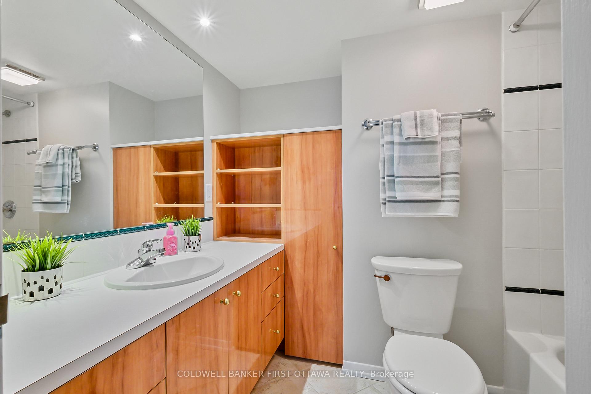 Photo 2 of Unit 412, 80 Sandcastle Drive, Ottawa, Leslie Park — HOMEH