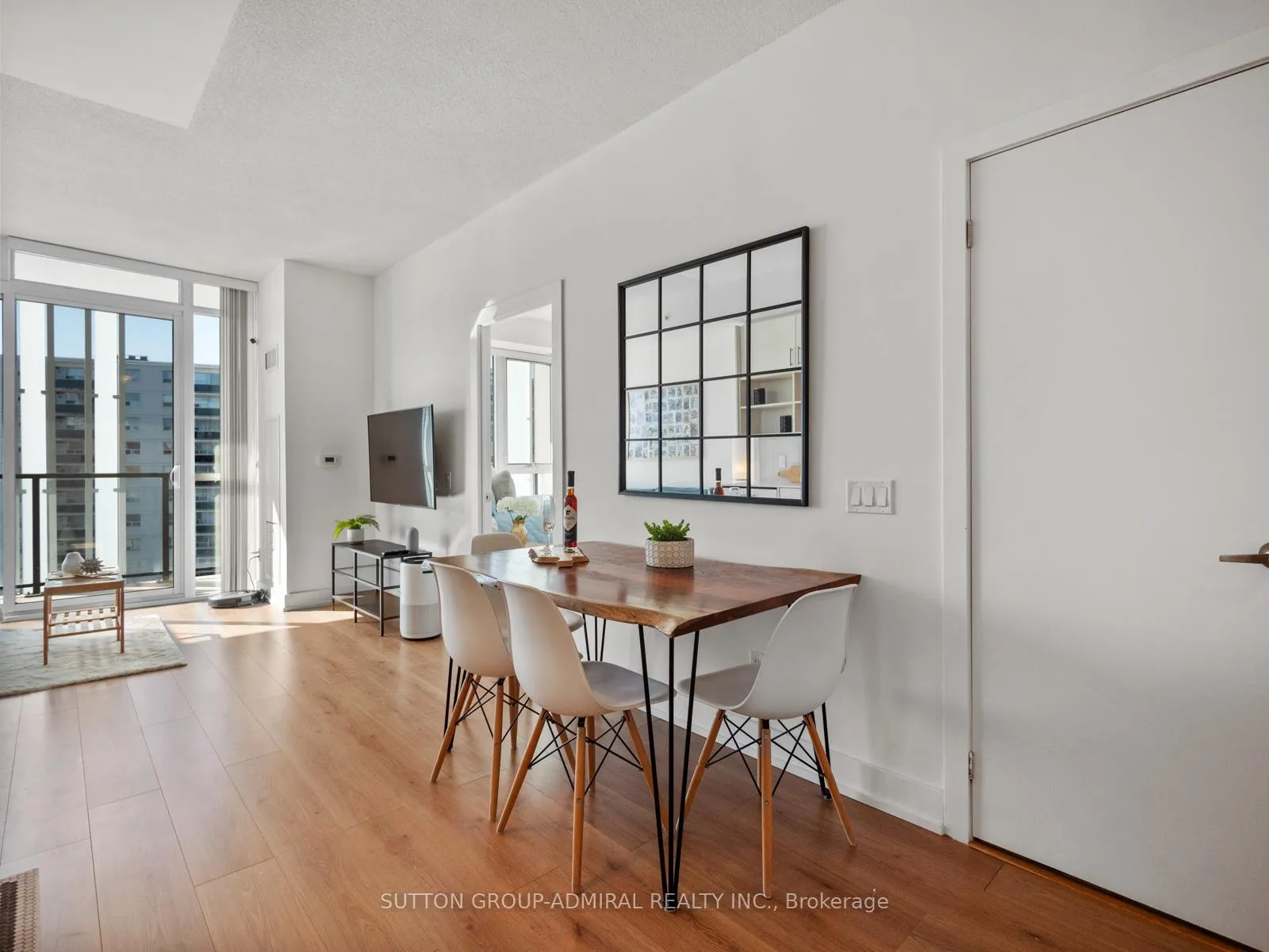 Photo 5 of Unit 1005, 128 Fairview Mall Drive, North York, Don Valley Village — HOMEH