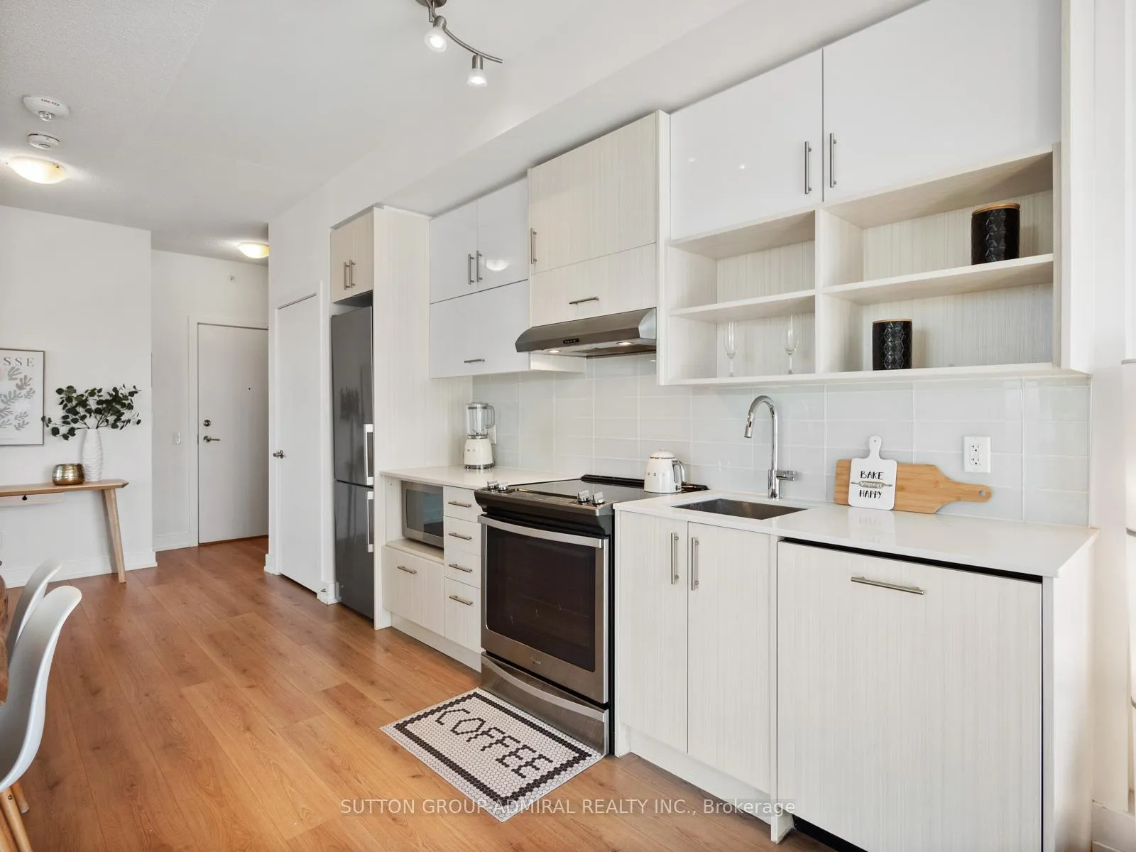 Photo 8 of Unit 1005, 128 Fairview Mall Drive, North York, Don Valley Village — HOMEH