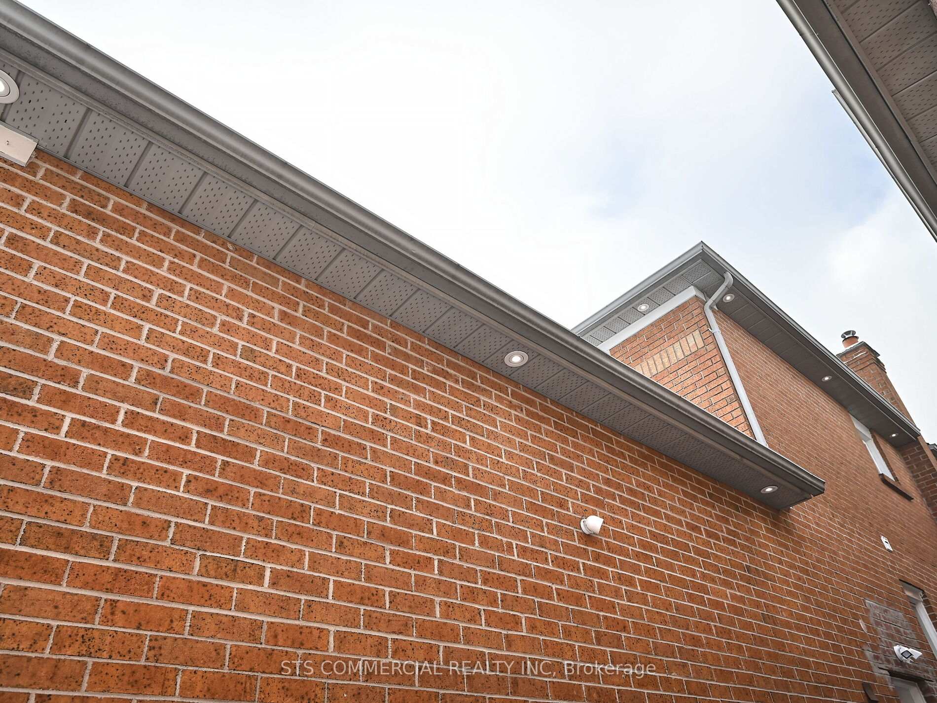 Photo 3 of 72 Adirondack Crescent W, Brampton, Sandringham-Wellington — HOMEH