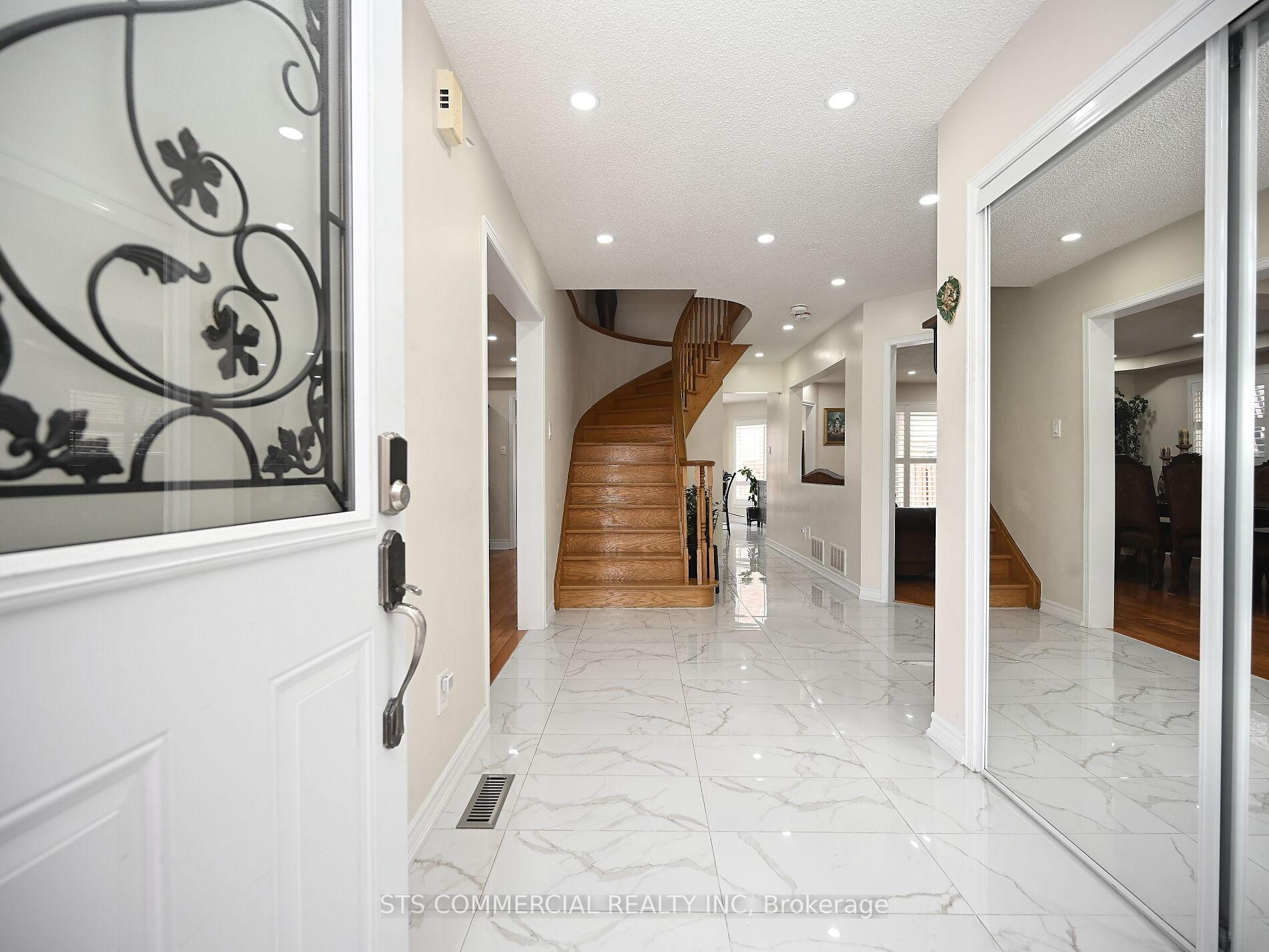 Photo 7 of 72 Adirondack Crescent W, Brampton, Sandringham-Wellington — HOMEH