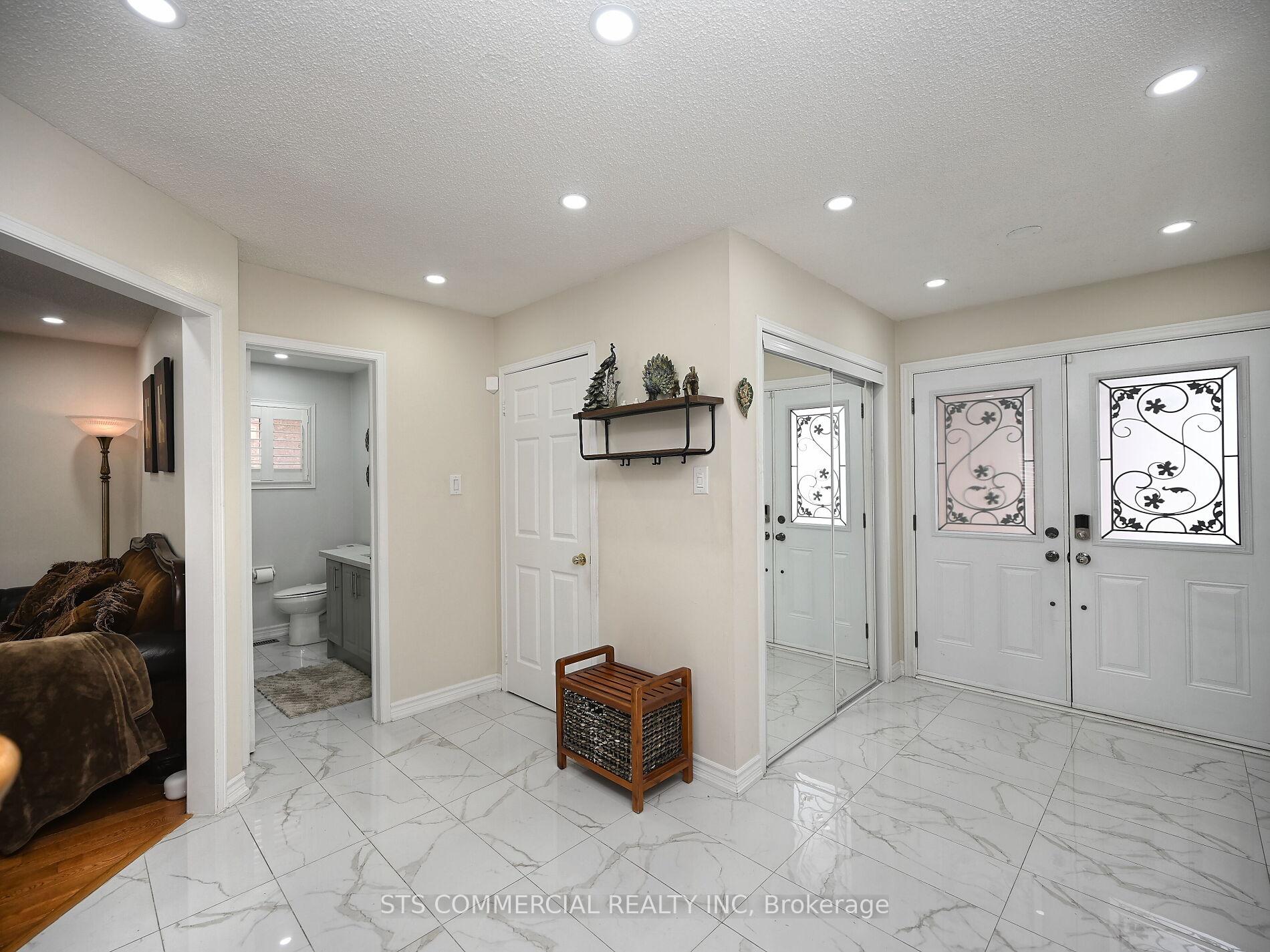 Photo 4 of 72 Adirondack Crescent W, Brampton, Sandringham-Wellington — HOMEH