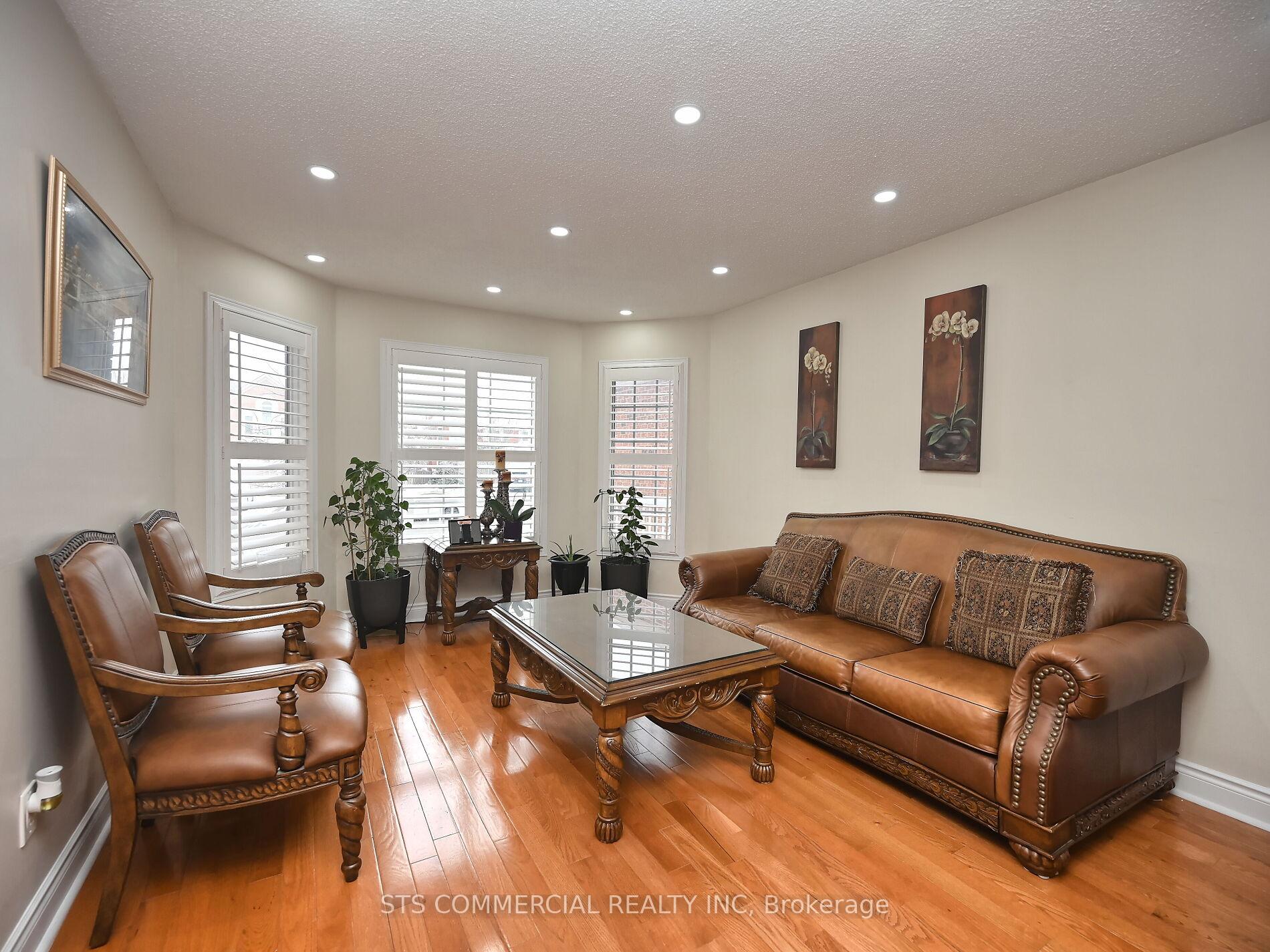 Photo 10 of 72 Adirondack Crescent W, Brampton, Sandringham-Wellington — HOMEH
