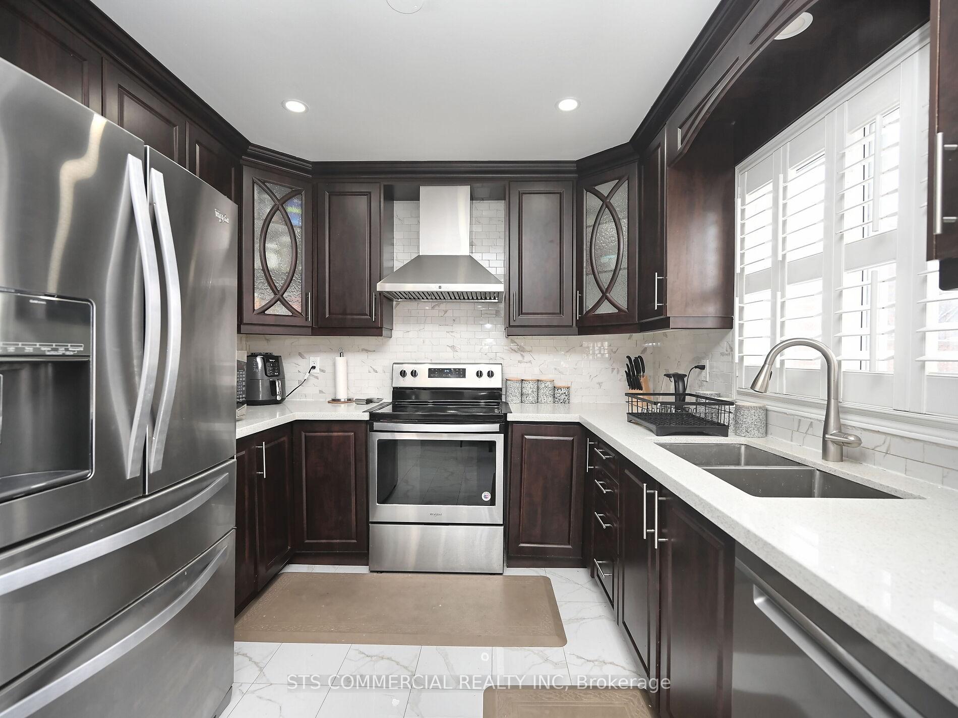 Photo 5 of 72 Adirondack Crescent W, Brampton, Sandringham-Wellington — HOMEH