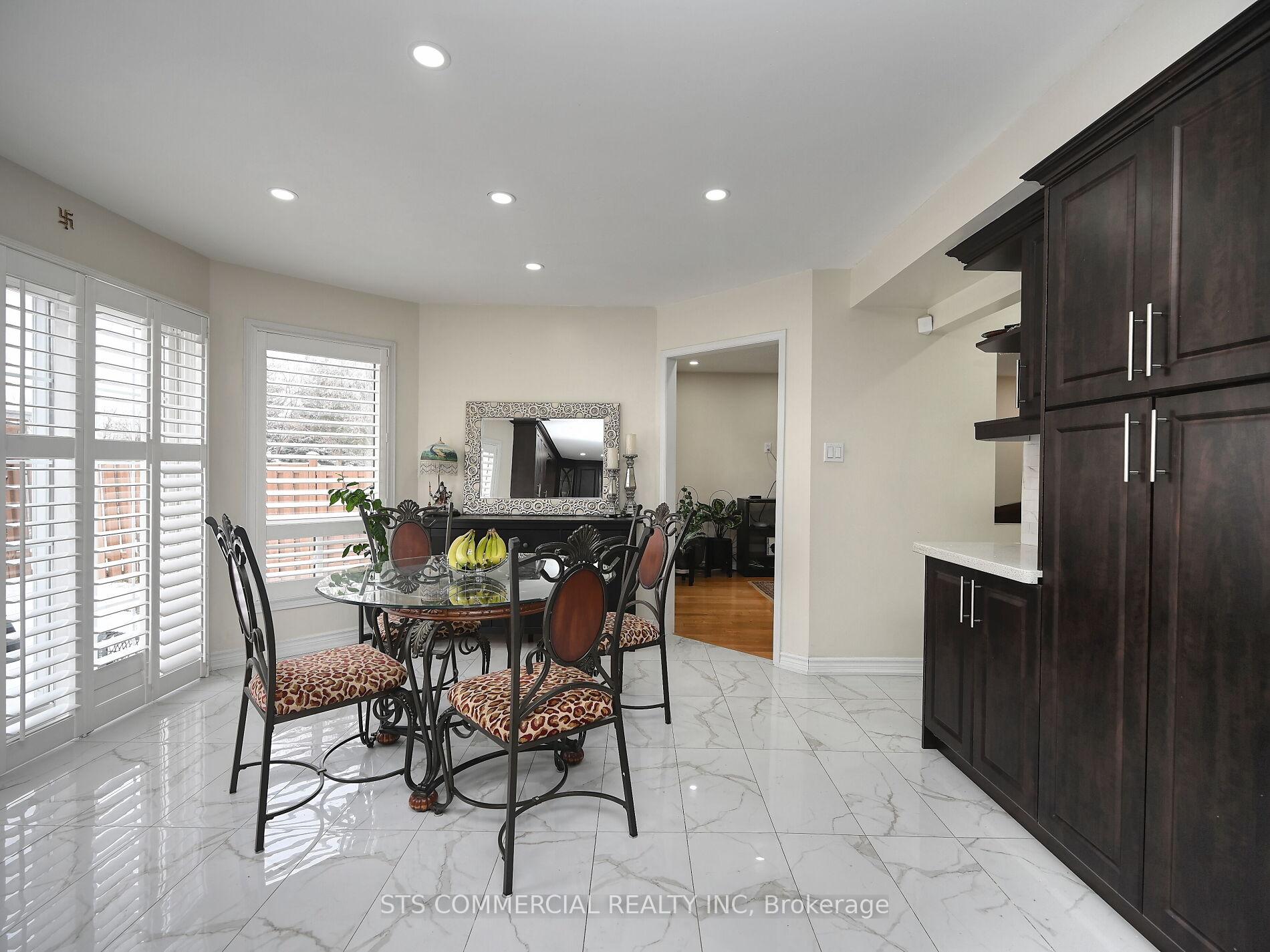 Photo 9 of 72 Adirondack Crescent W, Brampton, Sandringham-Wellington — HOMEH