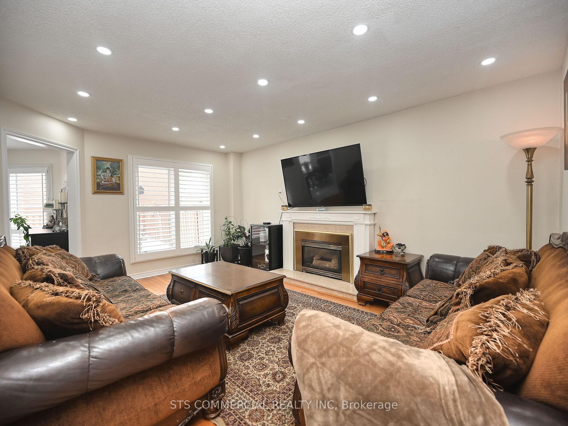 Photo 16 of 72 Adirondack Crescent W, Brampton, Sandringham-Wellington — HOMEH