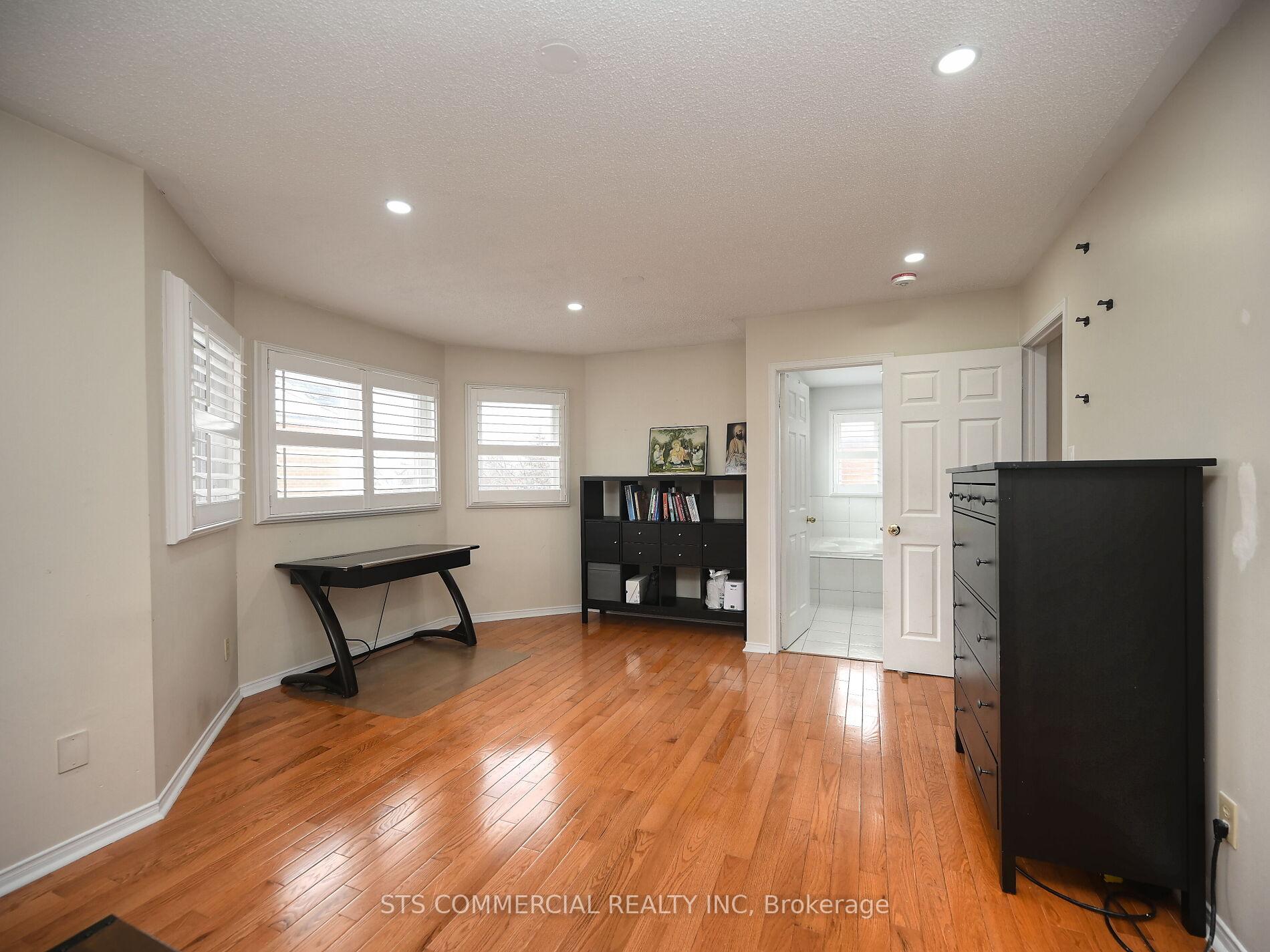 Photo 18 of 72 Adirondack Crescent W, Brampton, Sandringham-Wellington — HOMEH
