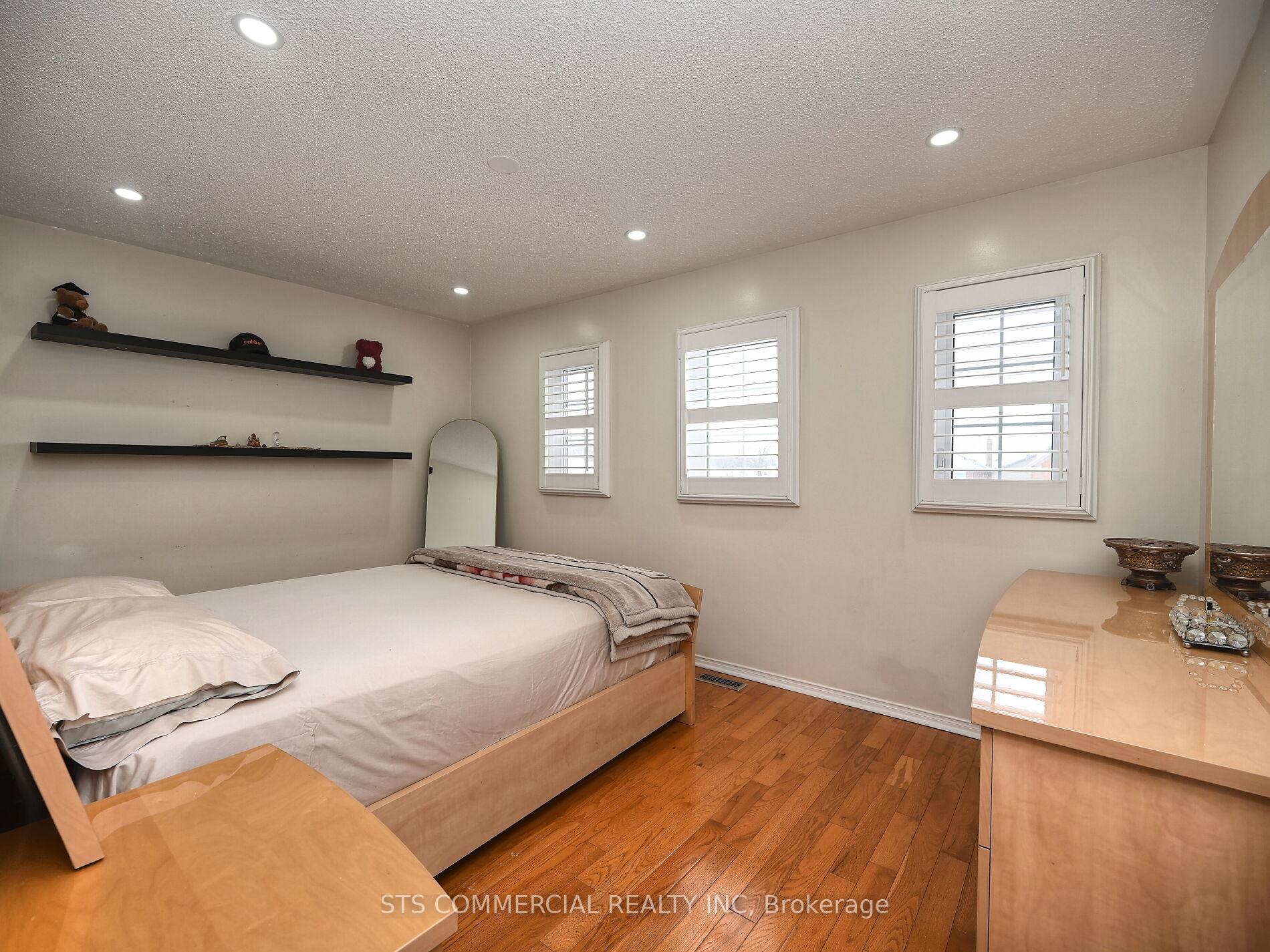 Photo 26 of 72 Adirondack Crescent W, Brampton, Sandringham-Wellington — HOMEH