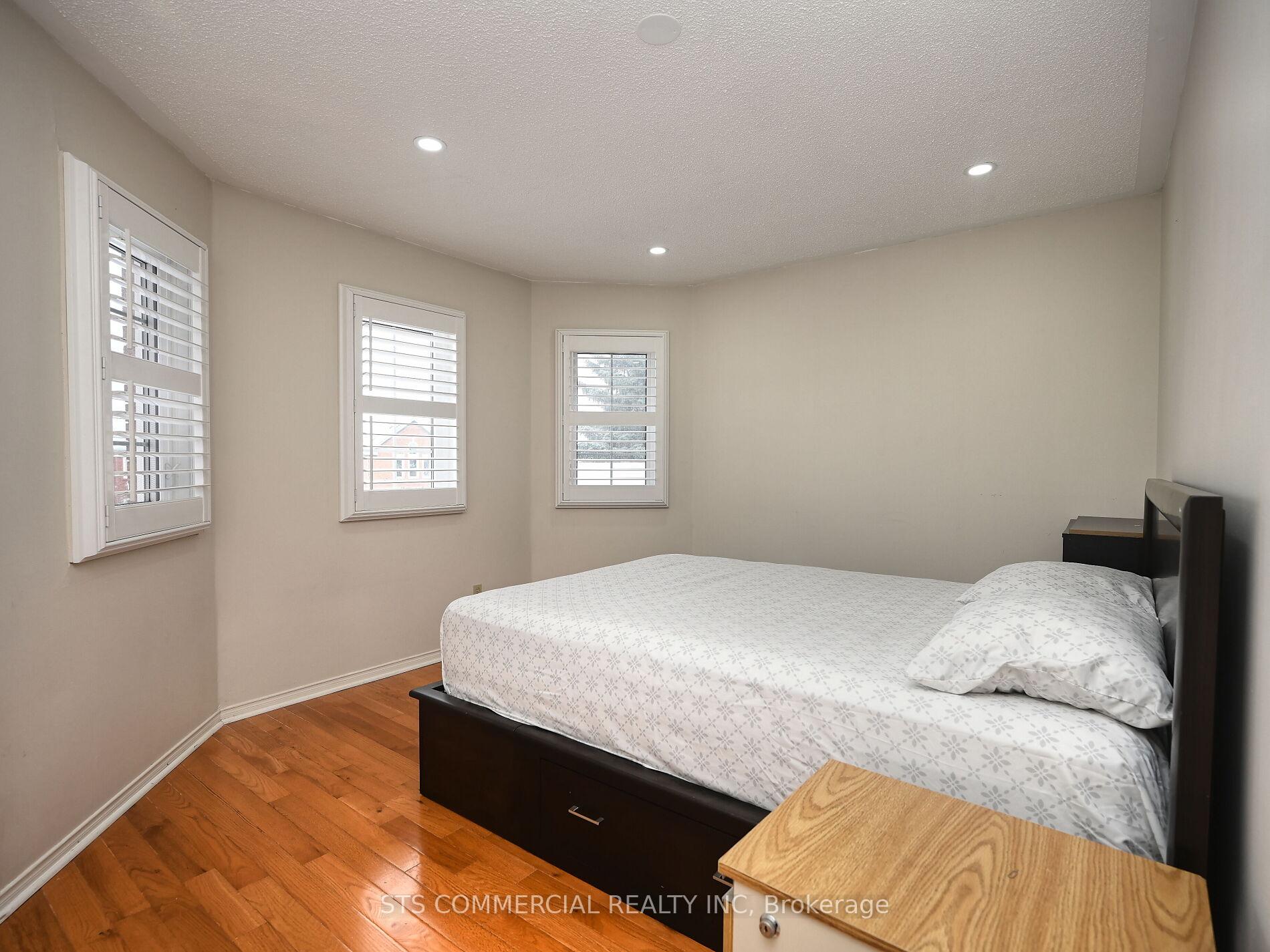 Photo 31 of 72 Adirondack Crescent W, Brampton, Sandringham-Wellington — HOMEH
