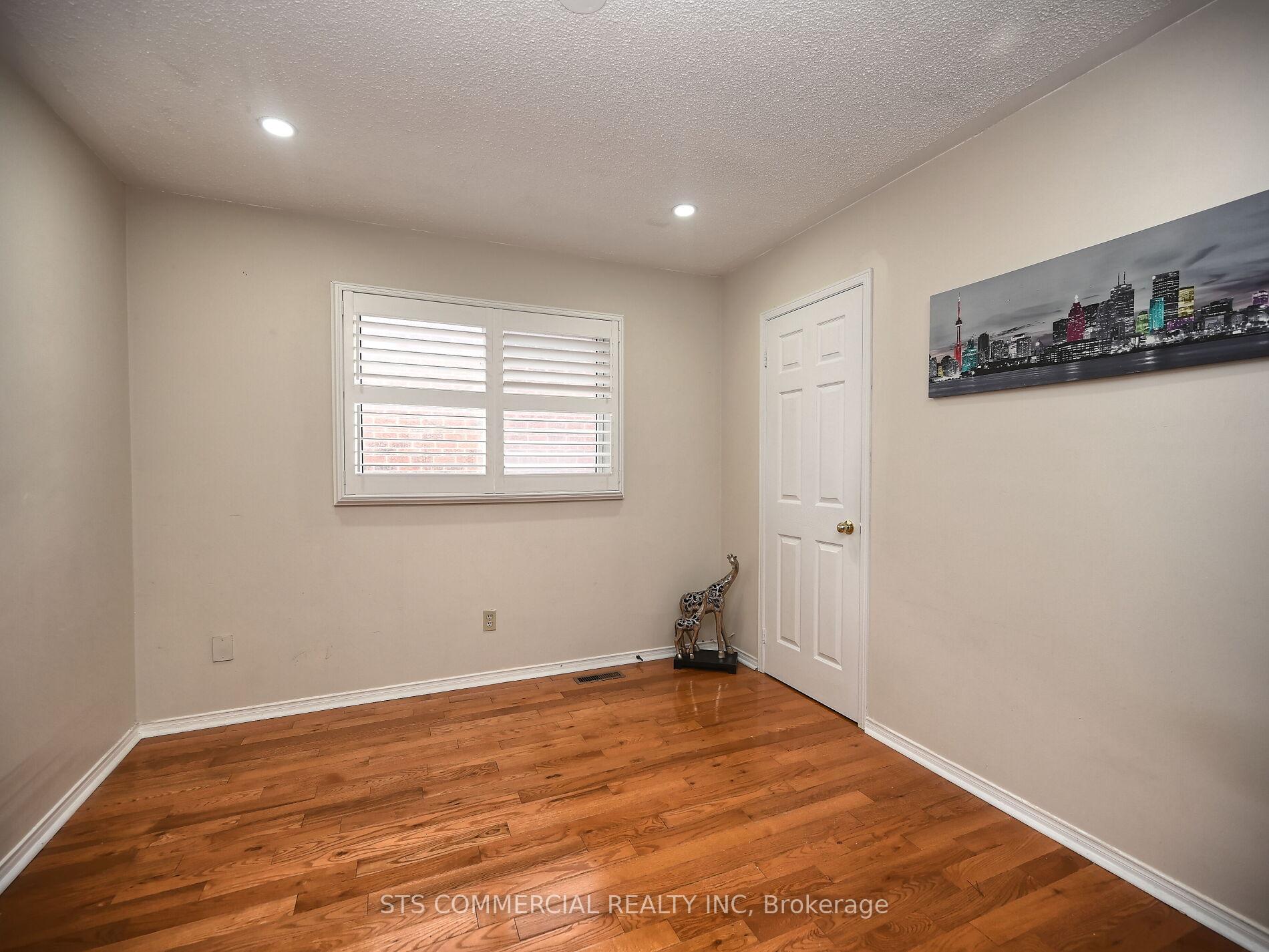 Photo 23 of 72 Adirondack Crescent W, Brampton, Sandringham-Wellington — HOMEH