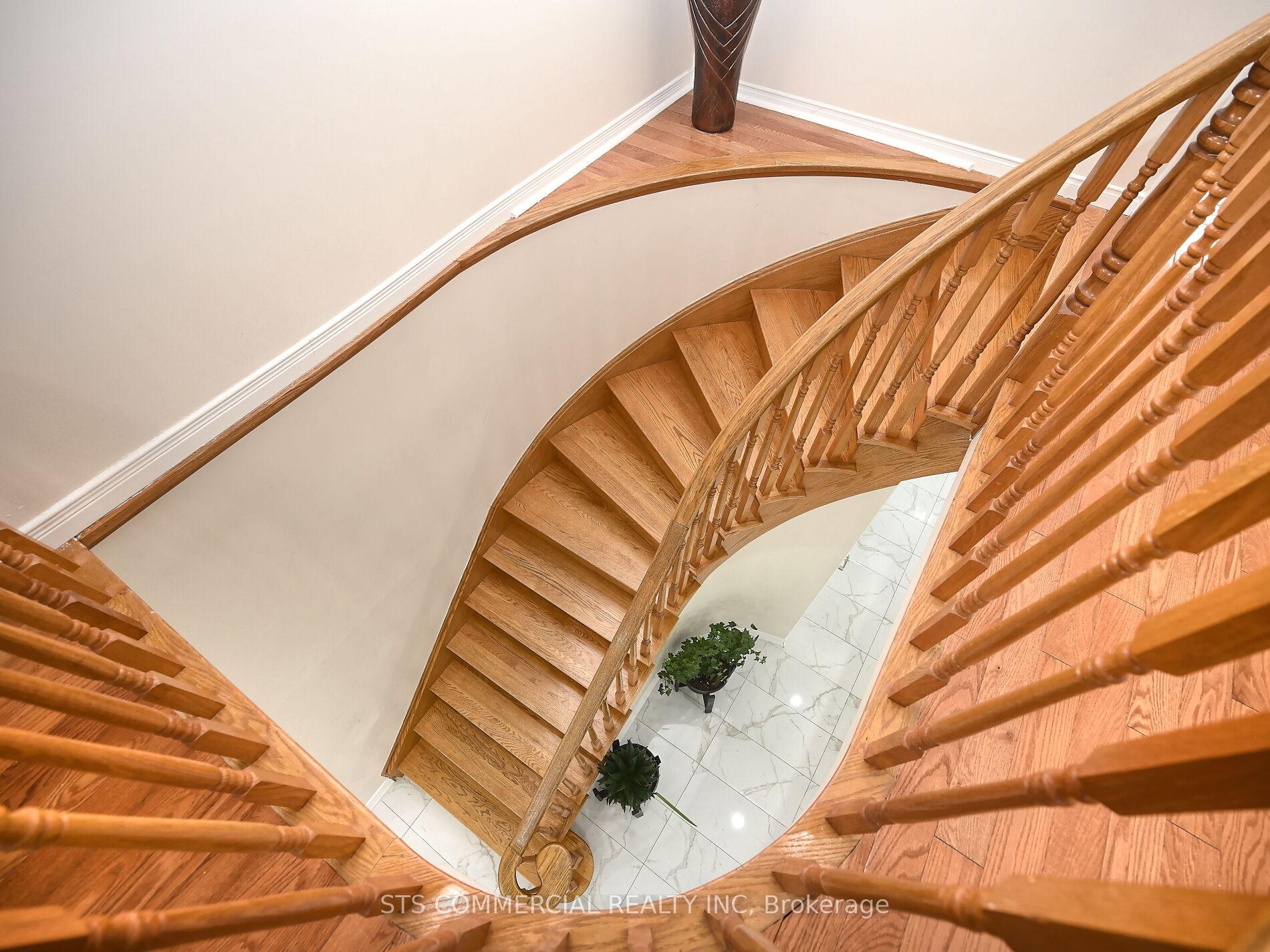 Photo 25 of 72 Adirondack Crescent W, Brampton, Sandringham-Wellington — HOMEH