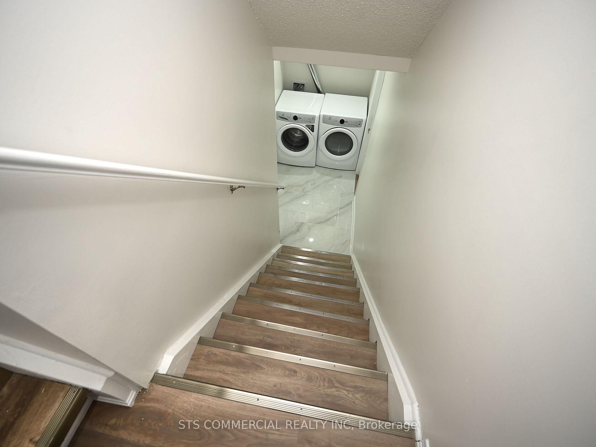 Photo 29 of 72 Adirondack Crescent W, Brampton, Sandringham-Wellington — HOMEH
