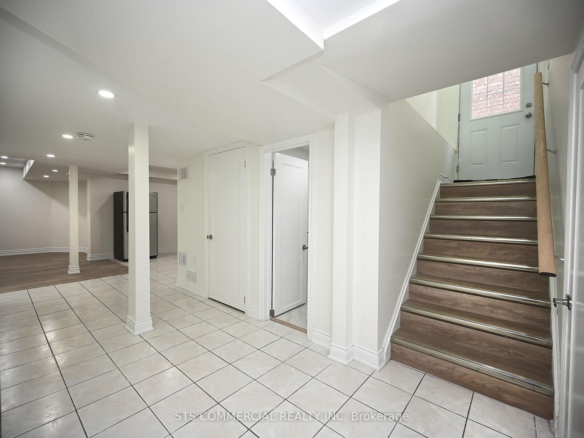 Photo 33 of 72 Adirondack Crescent W, Brampton, Sandringham-Wellington — HOMEH