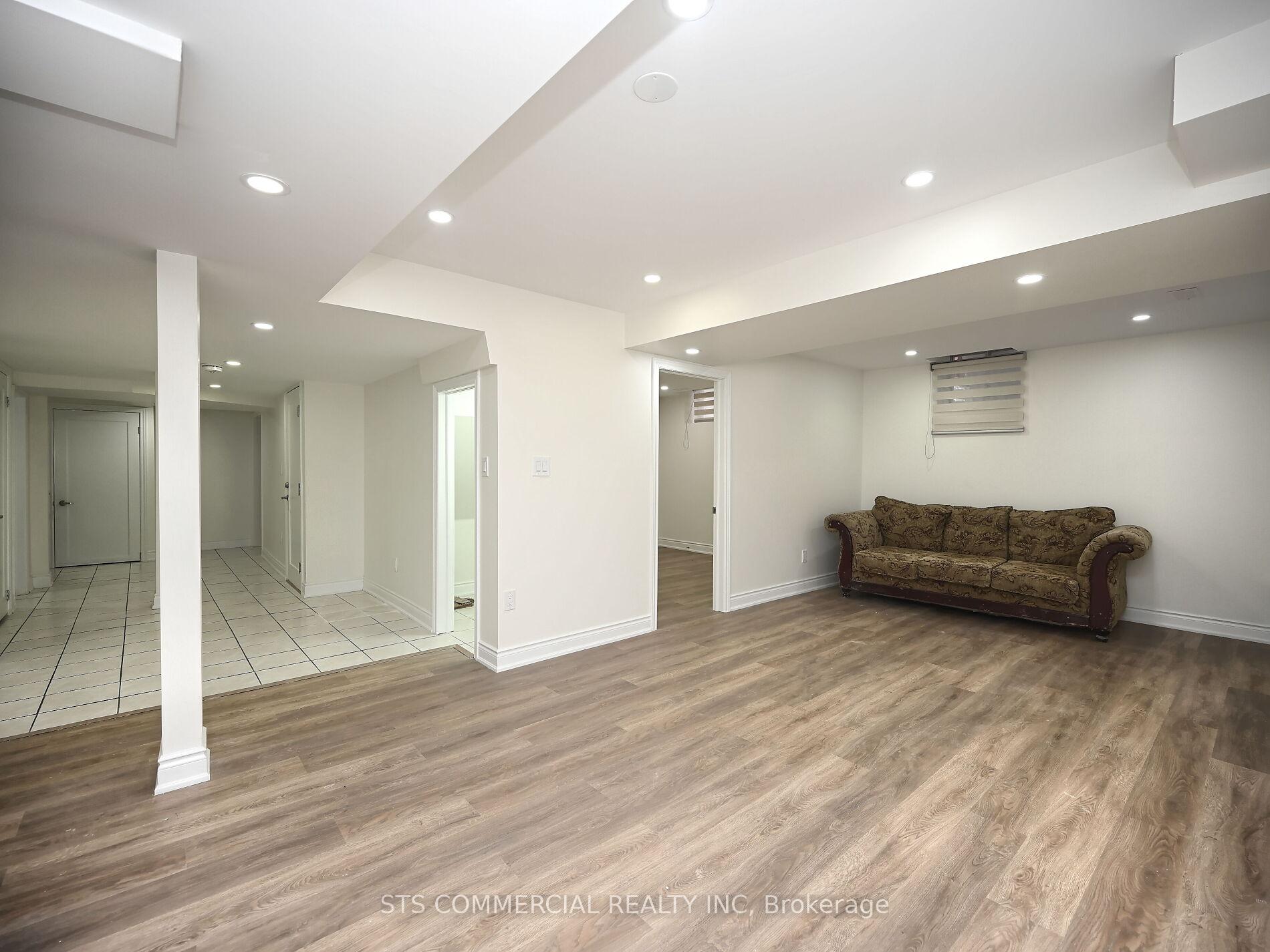 Photo 34 of 72 Adirondack Crescent W, Brampton, Sandringham-Wellington — HOMEH