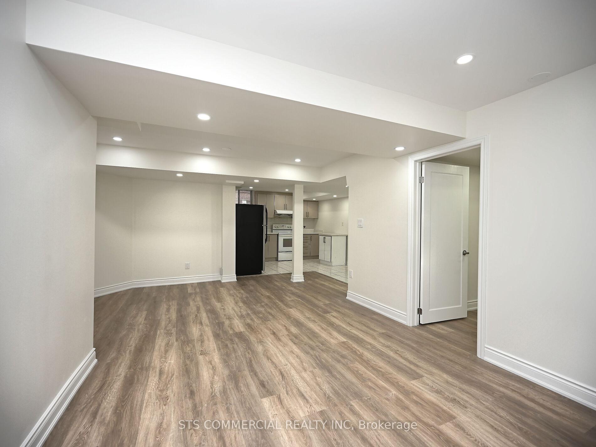 Photo 41 of 72 Adirondack Crescent W, Brampton, Sandringham-Wellington — HOMEH