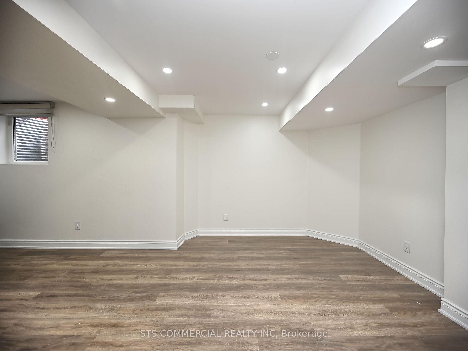 Photo 37 of 72 Adirondack Crescent W, Brampton, Sandringham-Wellington — HOMEH