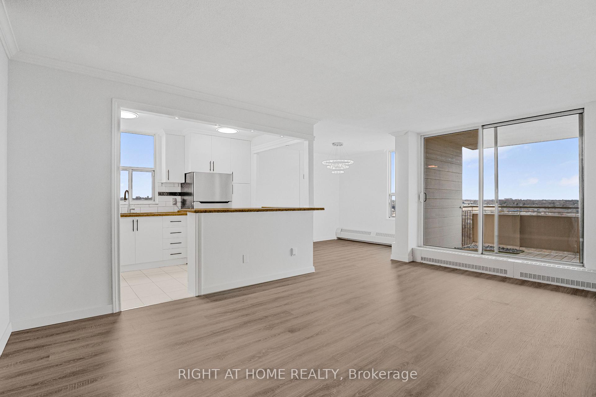 Front of Unit 1503, 60 Pavane Linkway