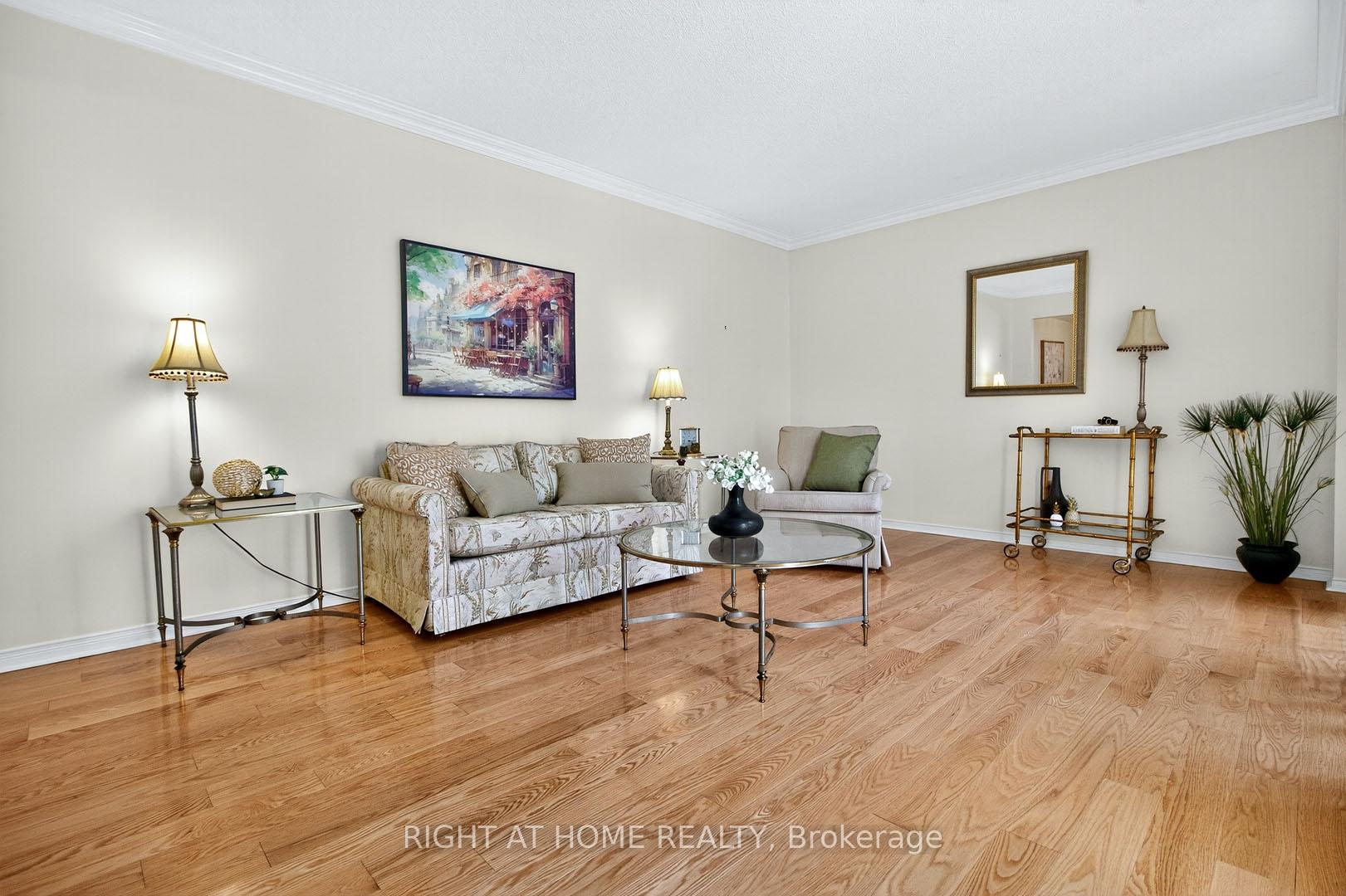 Photo 4 of Unit 63, 1725 The Chase, Mississauga, Central Erin Mills — HOMEH