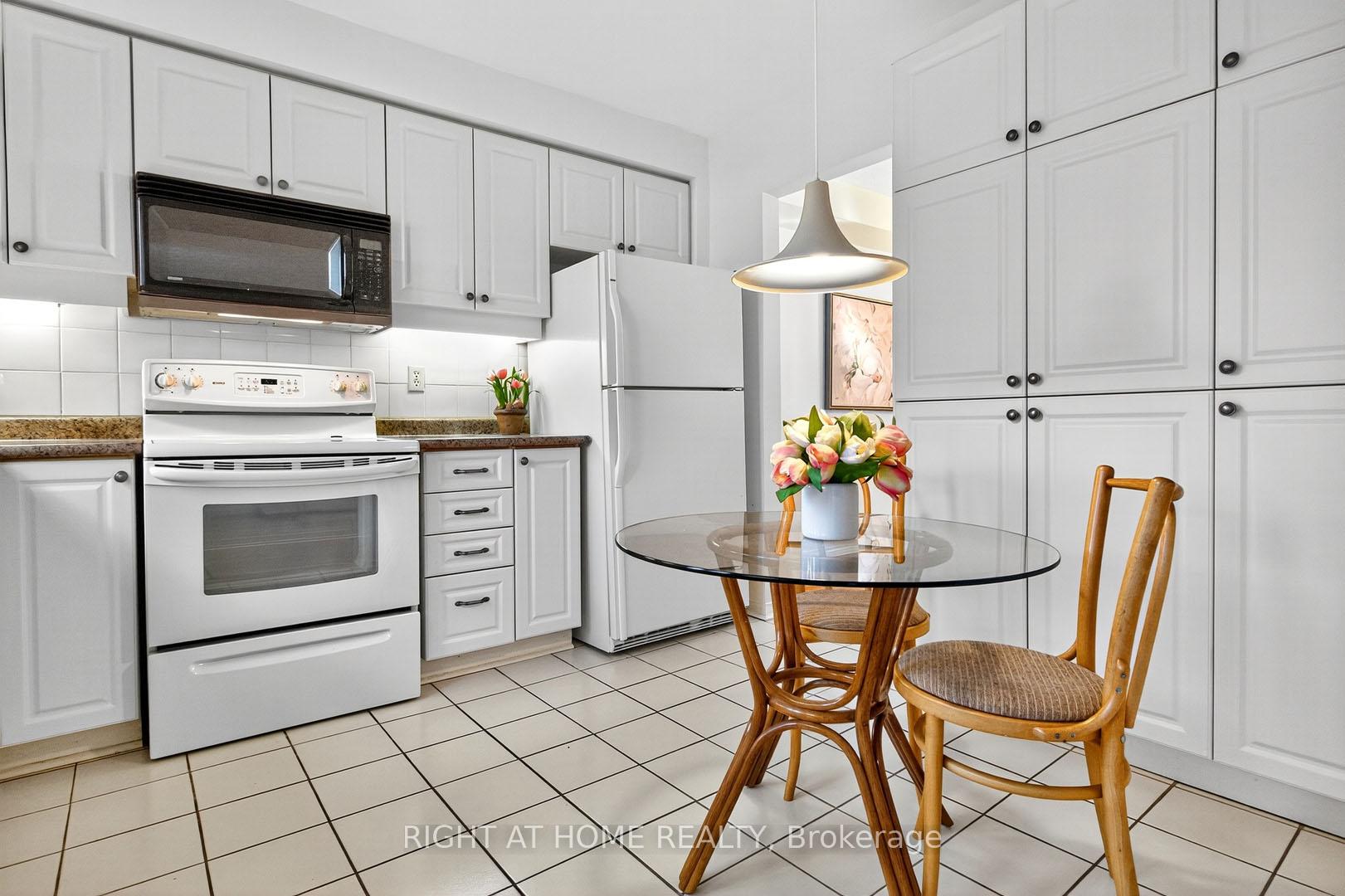 Photo 9 of Unit 63, 1725 The Chase, Mississauga, Central Erin Mills — HOMEH