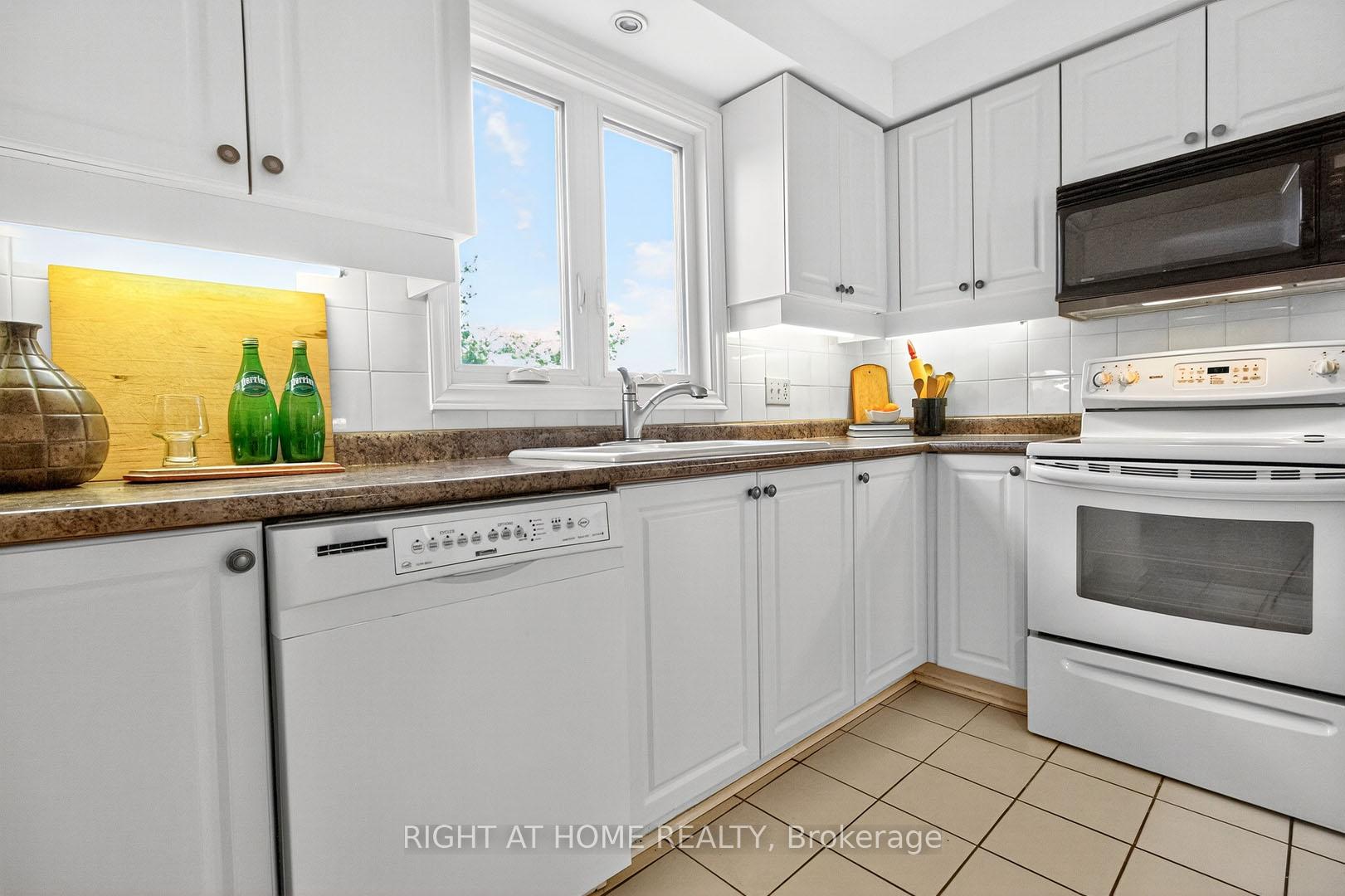 Photo 10 of Unit 63, 1725 The Chase, Mississauga, Central Erin Mills — HOMEH