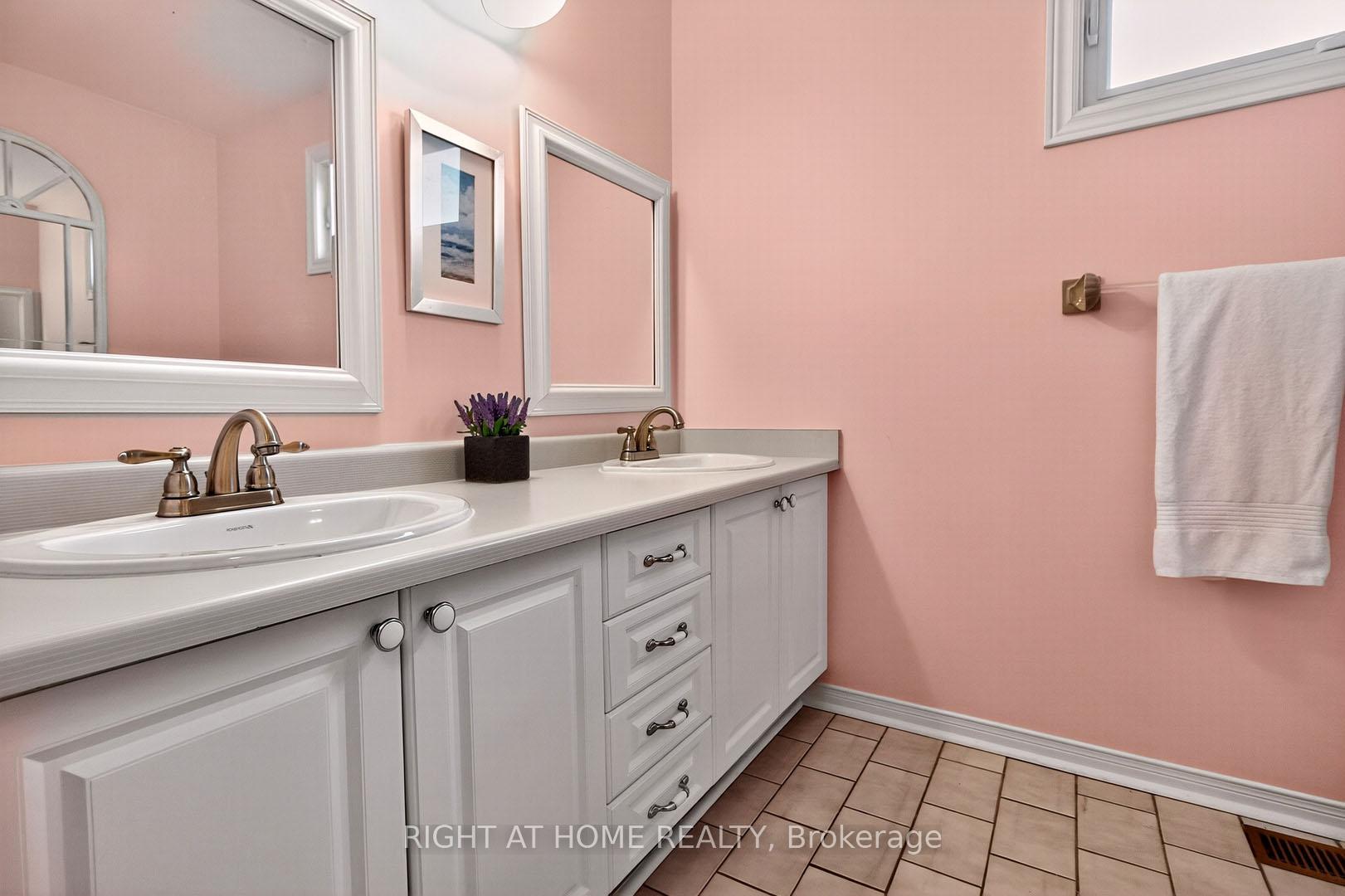 Photo 15 of Unit 63, 1725 The Chase, Mississauga, Central Erin Mills — HOMEH