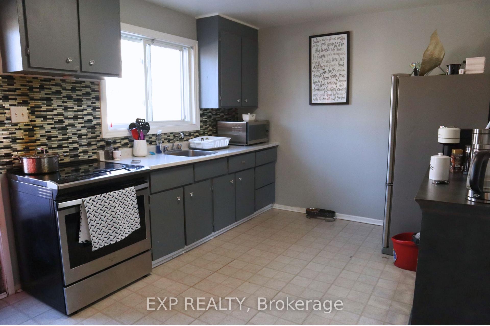 Photo 3 of 1305 Coldrey Avenue, Ottawa, Carlington — HOMEH