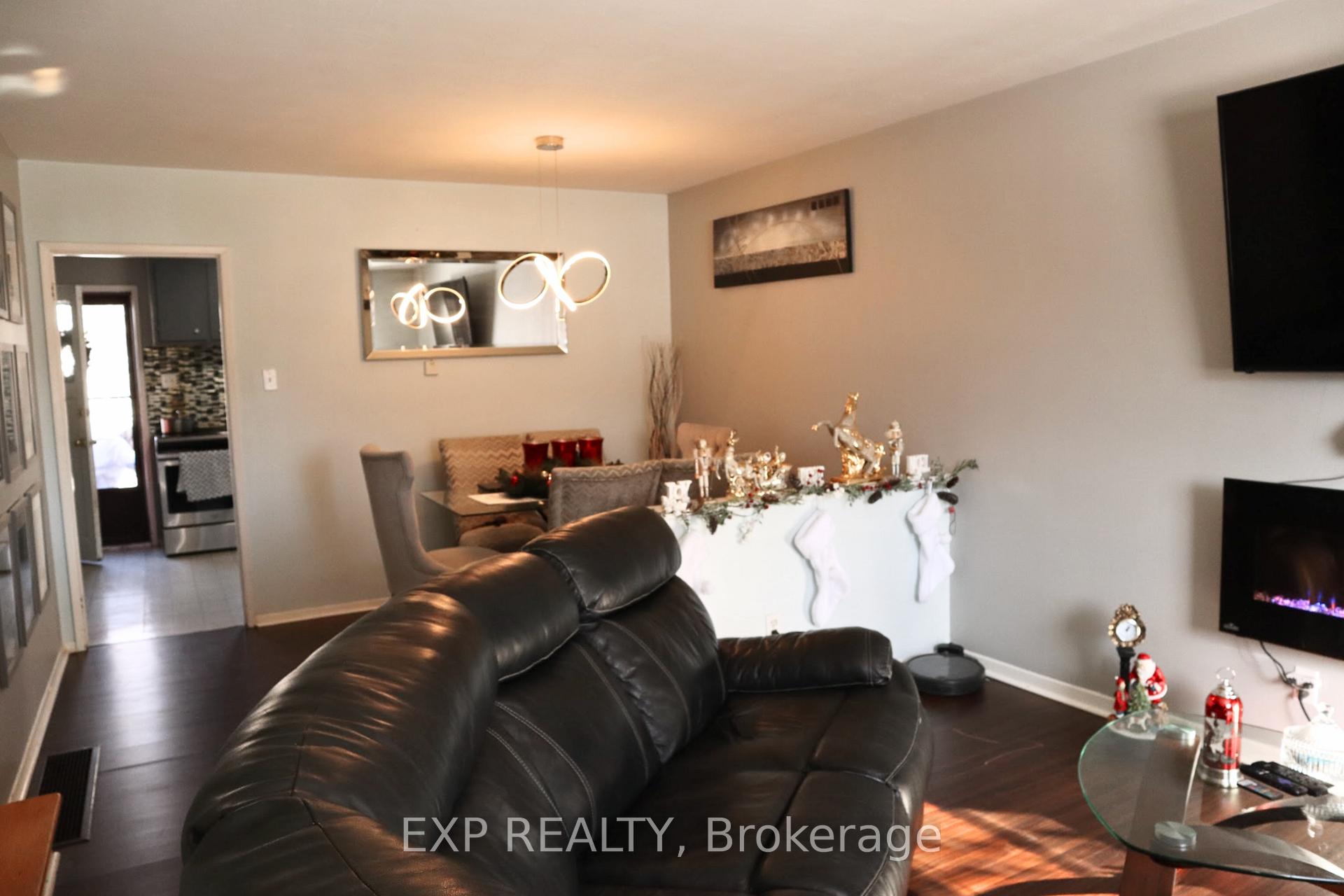 Photo 4 of 1305 Coldrey Avenue, Ottawa, Carlington — HOMEH