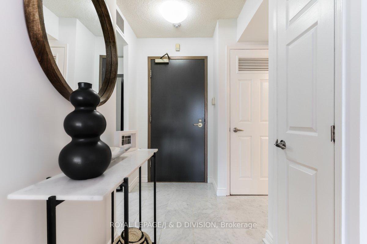 Photo 3 of Unit 507, 7 Broadway Avenue, Toronto, Mount Pleasant West — HOMEH