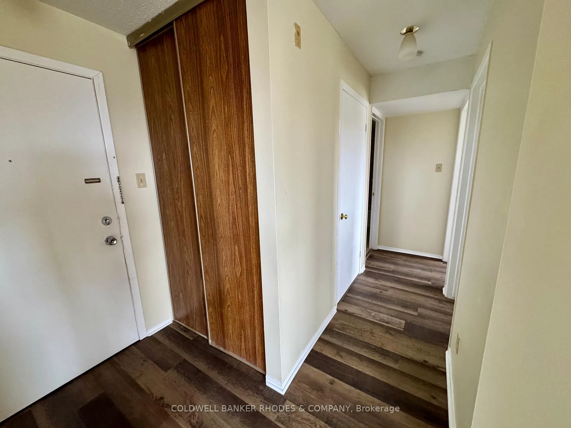 Photo 2 of Unit 302, 325 Centrum Boulevard, Ottawa, Bilberry Creek/Queenswood Heights — HOMEH