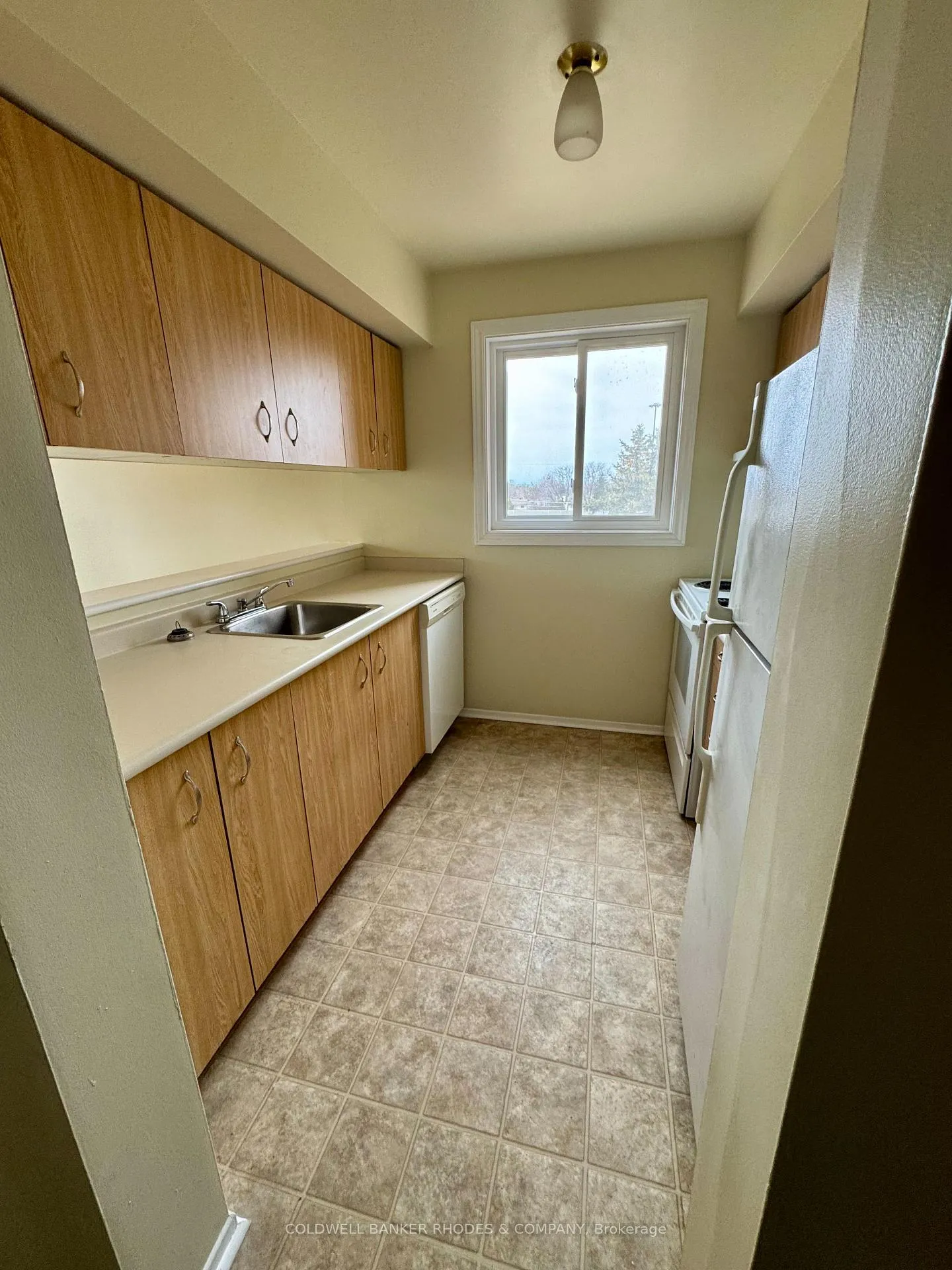 Photo 4 of Unit 302, 325 Centrum Boulevard, Ottawa, Bilberry Creek/Queenswood Heights — HOMEH
