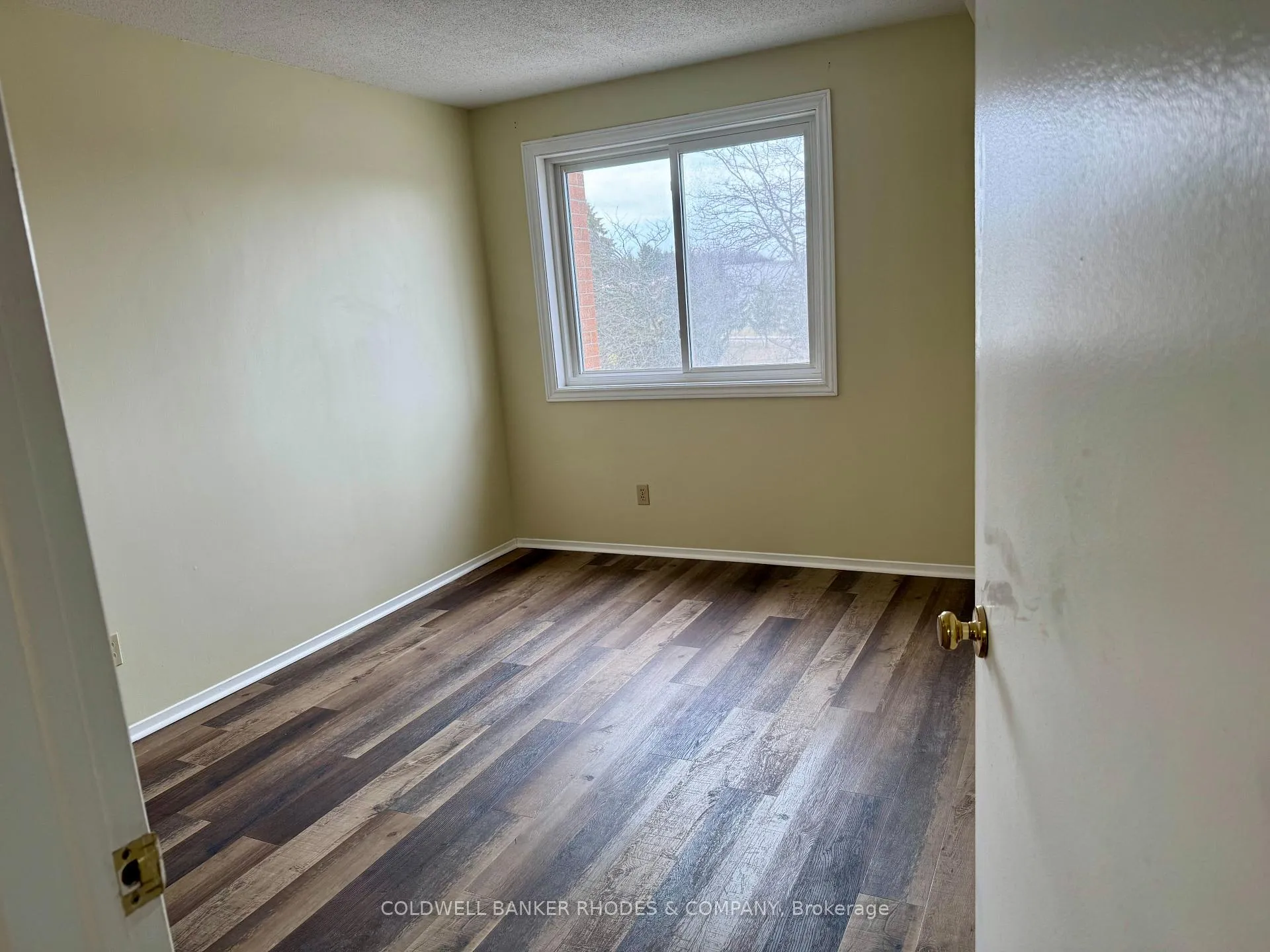 Photo 7 of Unit 302, 325 Centrum Boulevard, Ottawa, Bilberry Creek/Queenswood Heights — HOMEH
