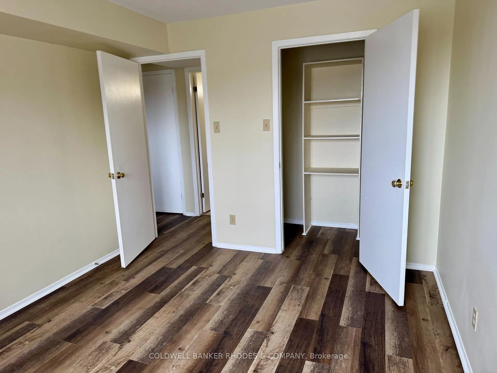 Photo 8 of Unit 302, 325 Centrum Boulevard, Ottawa, Bilberry Creek/Queenswood Heights — HOMEH