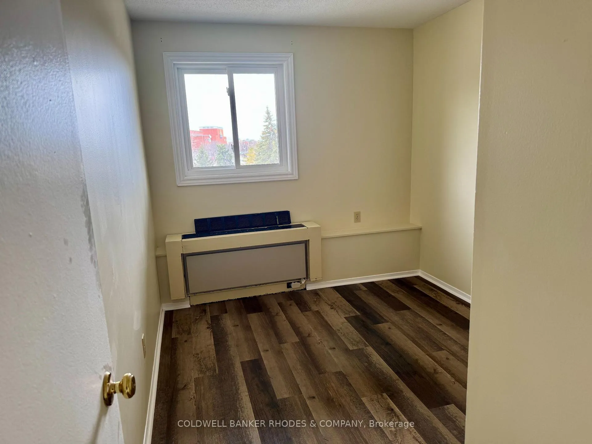 Photo 9 of Unit 302, 325 Centrum Boulevard, Ottawa, Bilberry Creek/Queenswood Heights — HOMEH