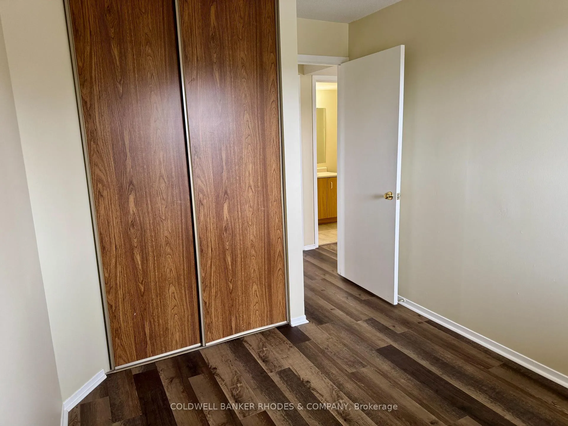 Photo 10 of Unit 302, 325 Centrum Boulevard, Ottawa, Bilberry Creek/Queenswood Heights — HOMEH