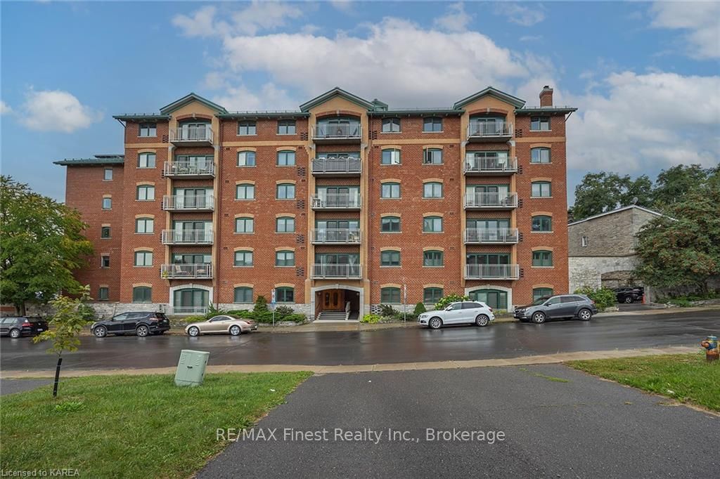 Front of Unit 605, 2 Bay Street