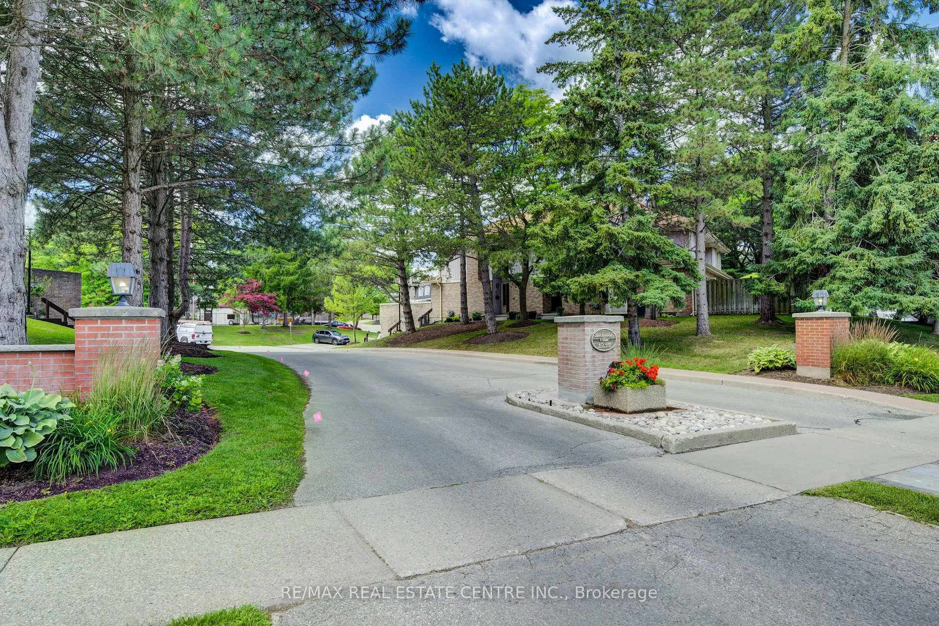 Front of Unit 4, 493 Beechwood Drive