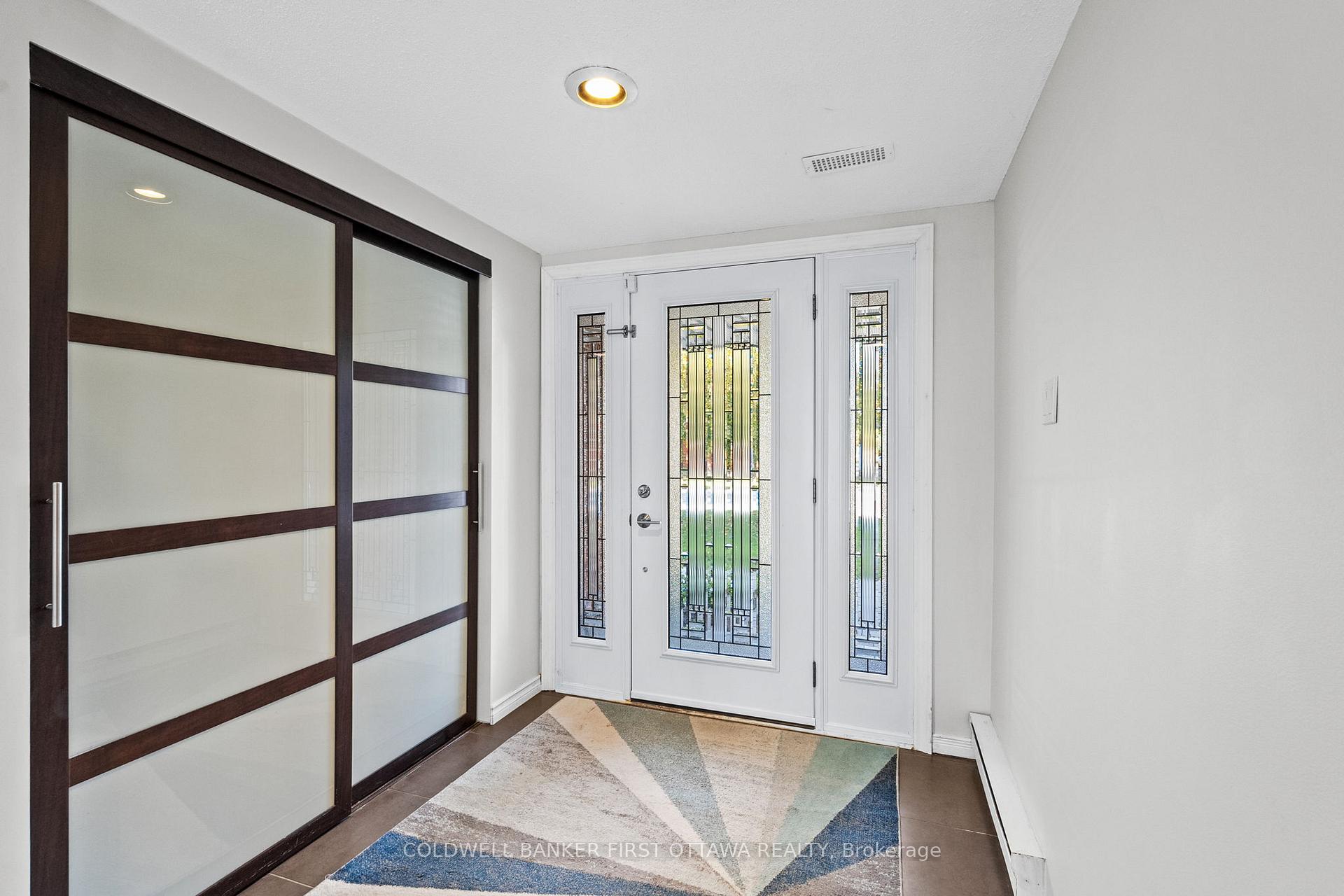 Photo 3 of 16 Wrenwood Crescent, Ottawa, Centrepointe — HOMEH