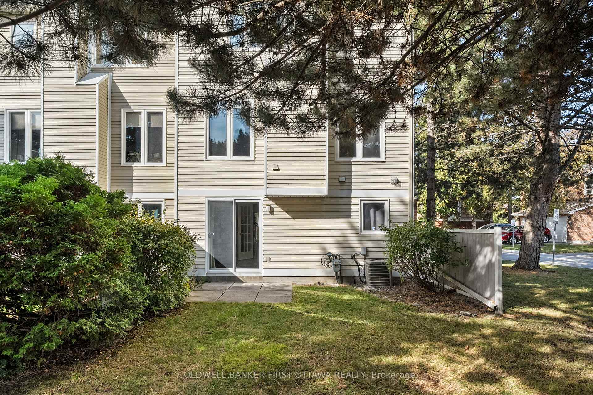 Photo 39 of 16 Wrenwood Crescent, Ottawa, Centrepointe — HOMEH