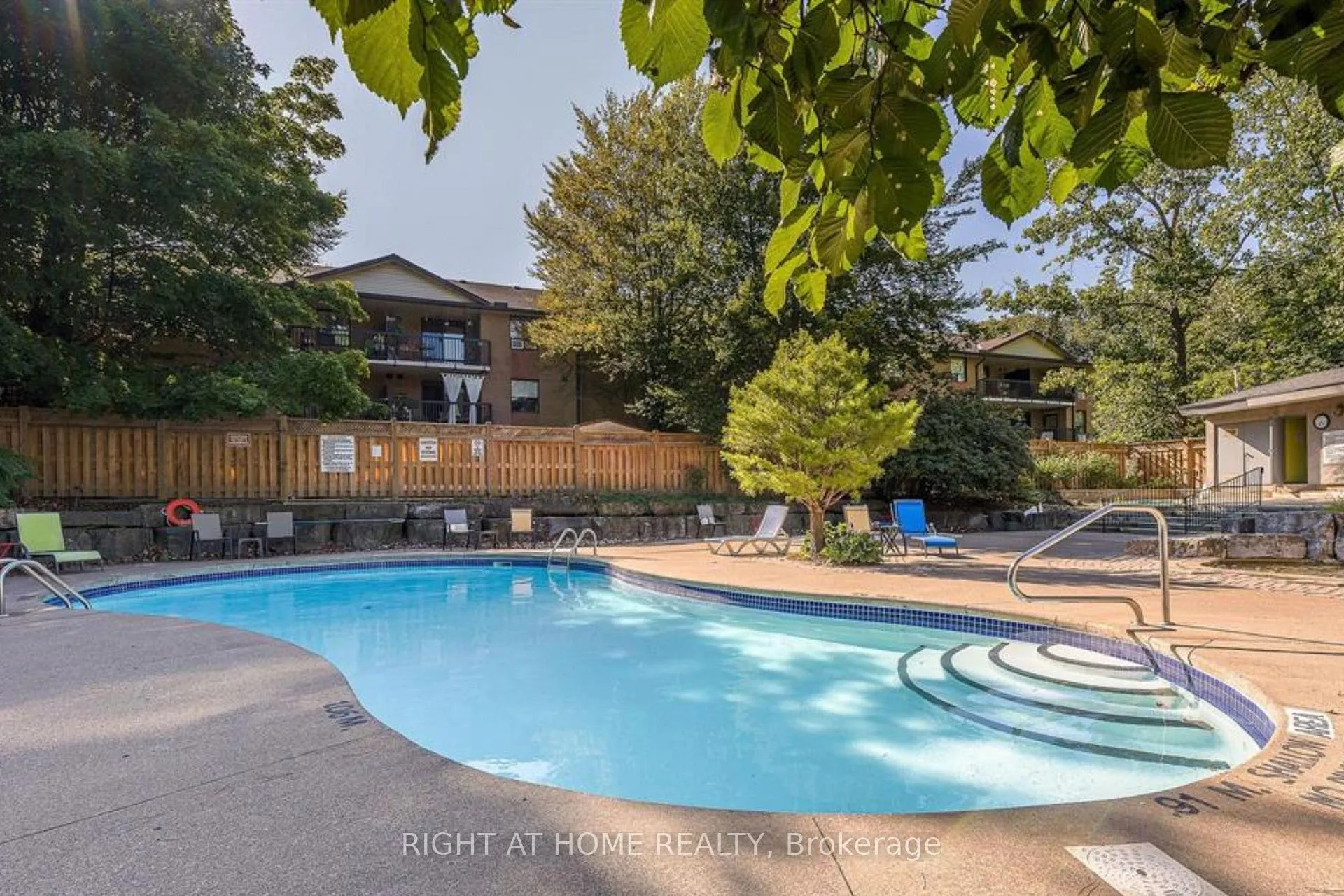 Photo 5 of Unit 707, 81 Scott Street, St. Catharines, Lakeport — HOMEH