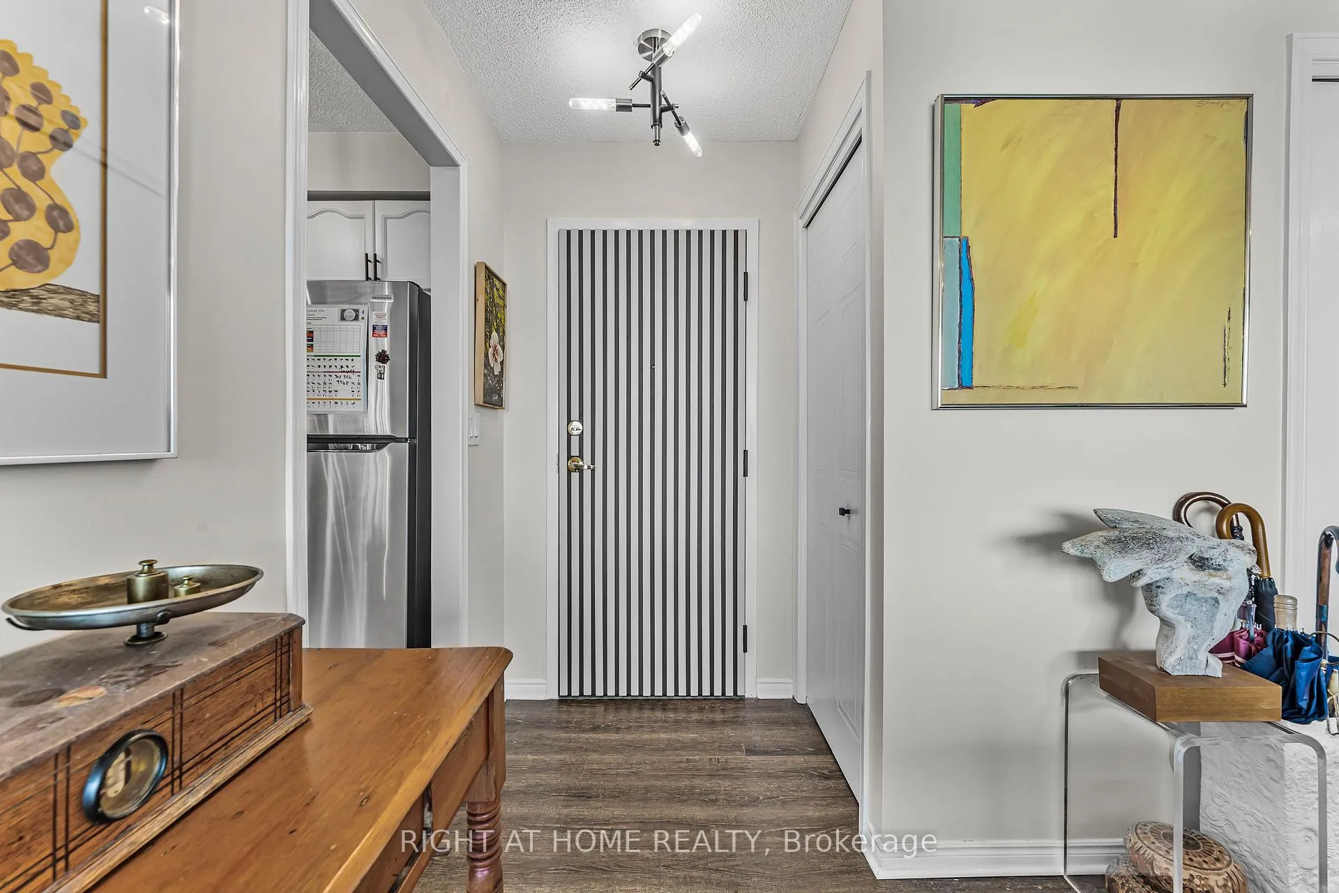 Photo 8 of Unit 707, 81 Scott Street, St. Catharines, Lakeport — HOMEH